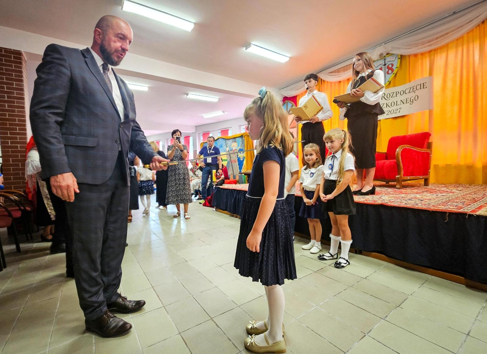 Zdjęcie w galerii na portalu naszraciborz.pl: Nowy rok szkolny rozpoczęty. Miejskie obchody w SP 18 wiadomości z regionu