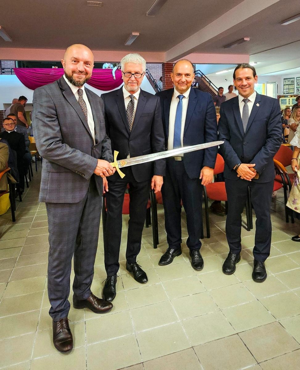 Zdjęcie w galerii na portalu naszraciborz.pl: Nowy rok szkolny rozpoczęty. Miejskie obchody w SP 18 wiadomości z regionu