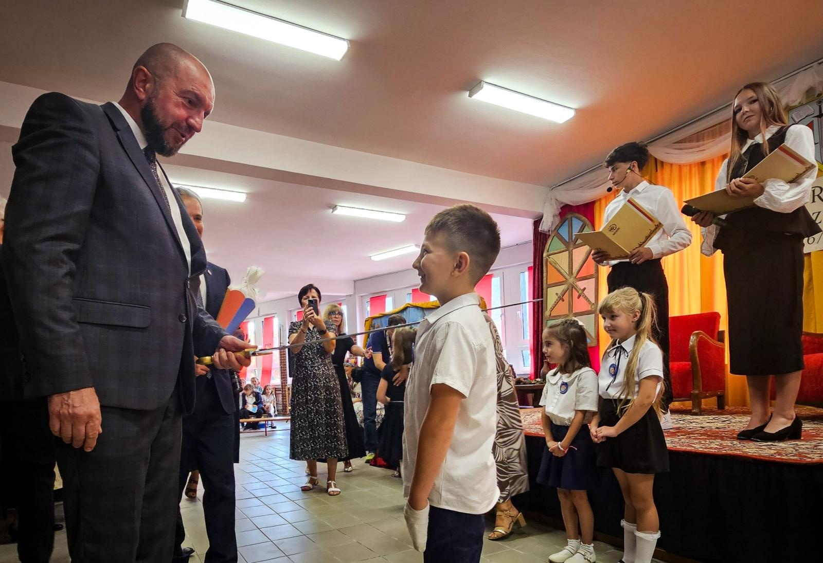 Zdjęcie w galerii na portalu naszraciborz.pl: Nowy rok szkolny rozpoczęty. Miejskie obchody w SP 18 wiadomości z regionu