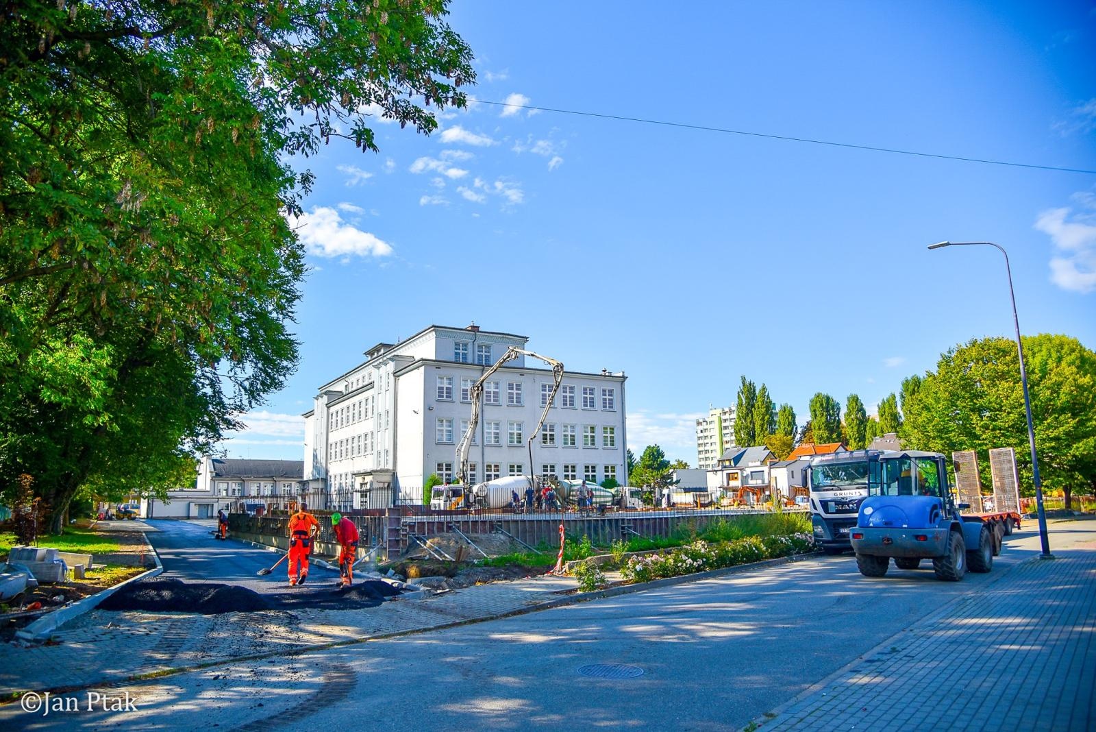 Zdjęcie w galerii na portalu naszraciborz.pl: Wielka inwestycja sportowa przy II LO nabiera kształtów wiadomości z regionu