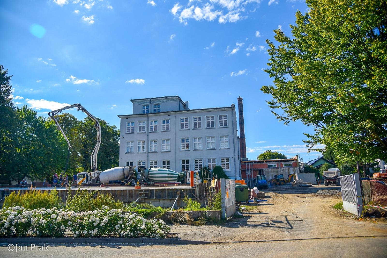 Zdjęcie w galerii na portalu naszraciborz.pl: Wielka inwestycja sportowa przy II LO nabiera kształtów wiadomości z regionu