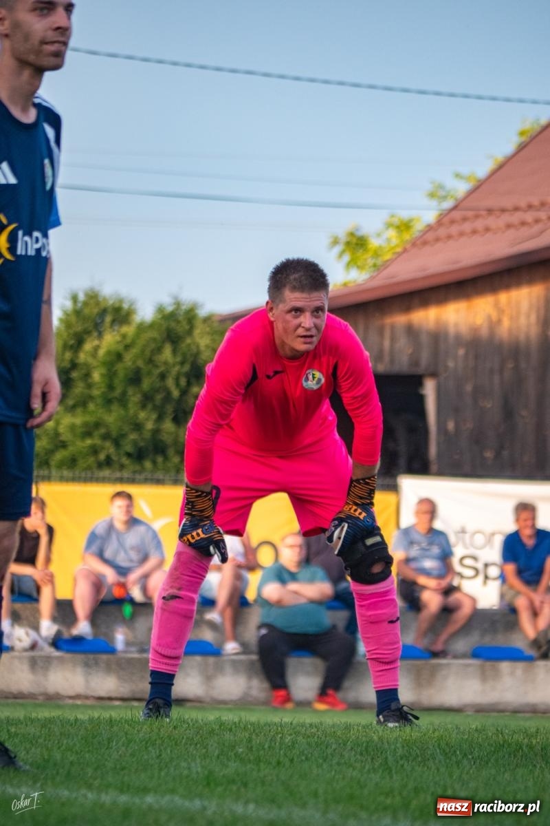 Zdjęcie w galerii na portalu naszraciborz.pl: Od pierwszego gwizdka pod dyktando Turzy Śląskiej. Zgoda bezradna [FOTO] wiadomości z regionu