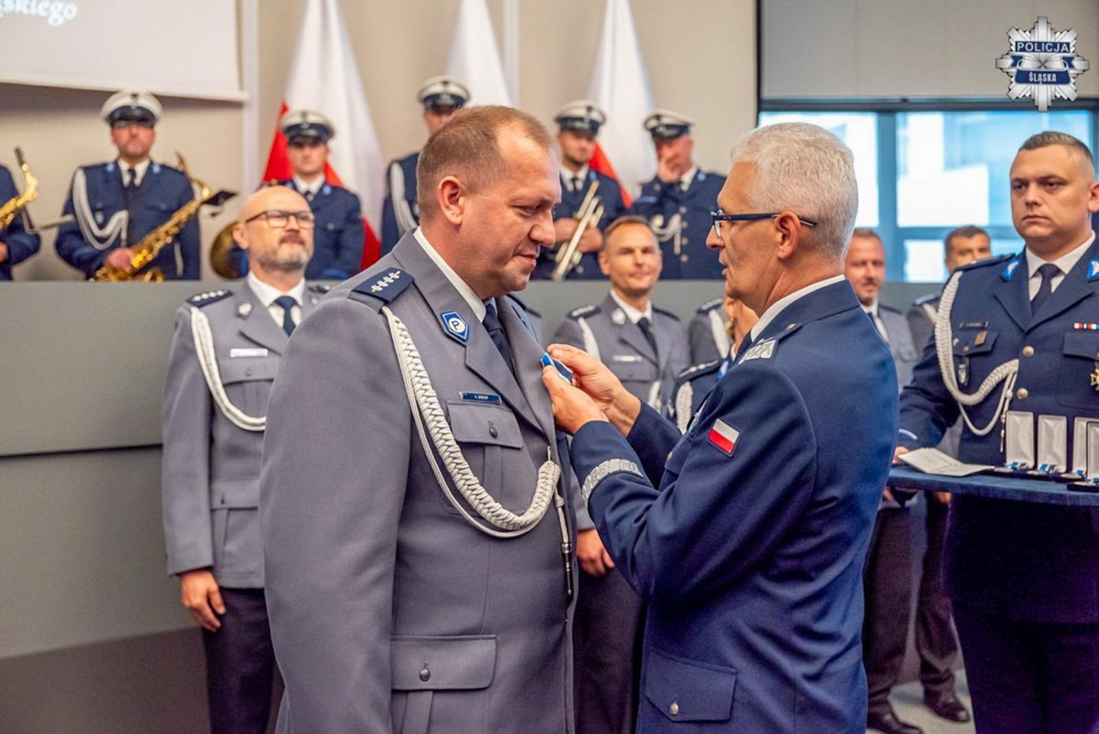Zdjęcie w galerii na portalu naszraciborz.pl: Raciborski dzielnicowy odznaczony za zasługi dla śląskiej Policji wiadomości z regionu