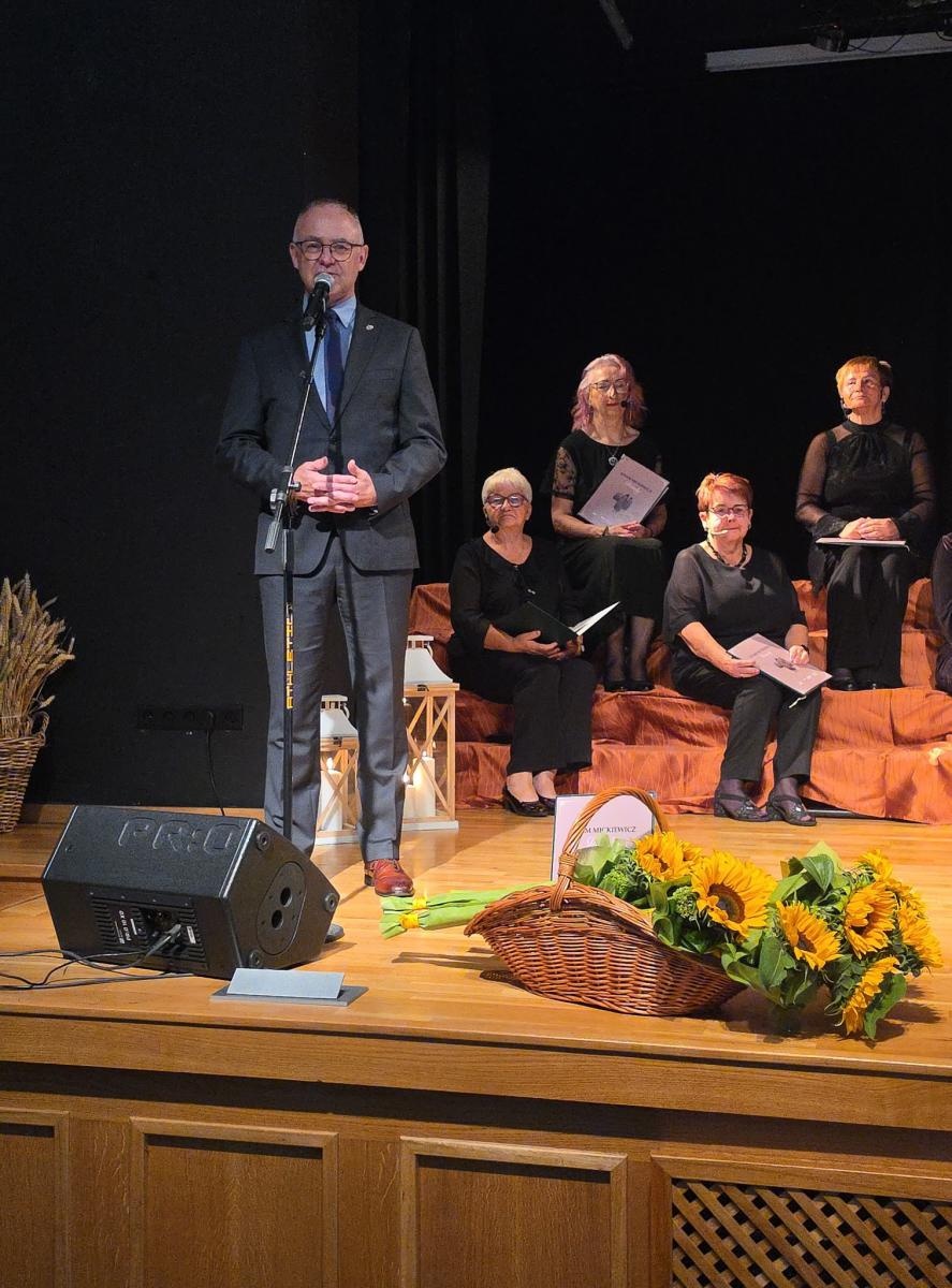 Zdjęcie w galerii na portalu naszraciborz.pl: DZIADY Adama Mickiewicza wybrzmiały w Powiatowym Domu Kultury w Raciborzu wiadomości z regionu