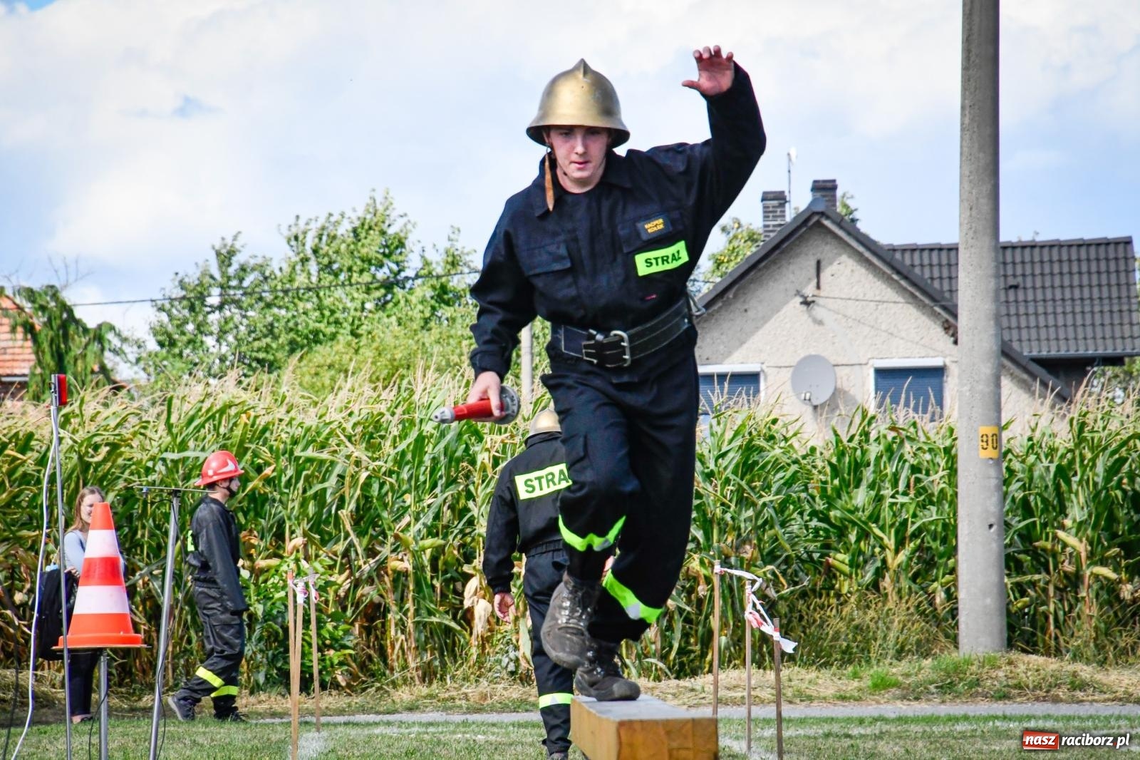 Zdjęcie w galerii na portalu naszraciborz.pl: Gospodarze, Gamów i Rudnik triumfują w gminnych zawodach sportowo-pożarniczych w Sławikowie [FOTO i WIDEO] wiadomości z regionu