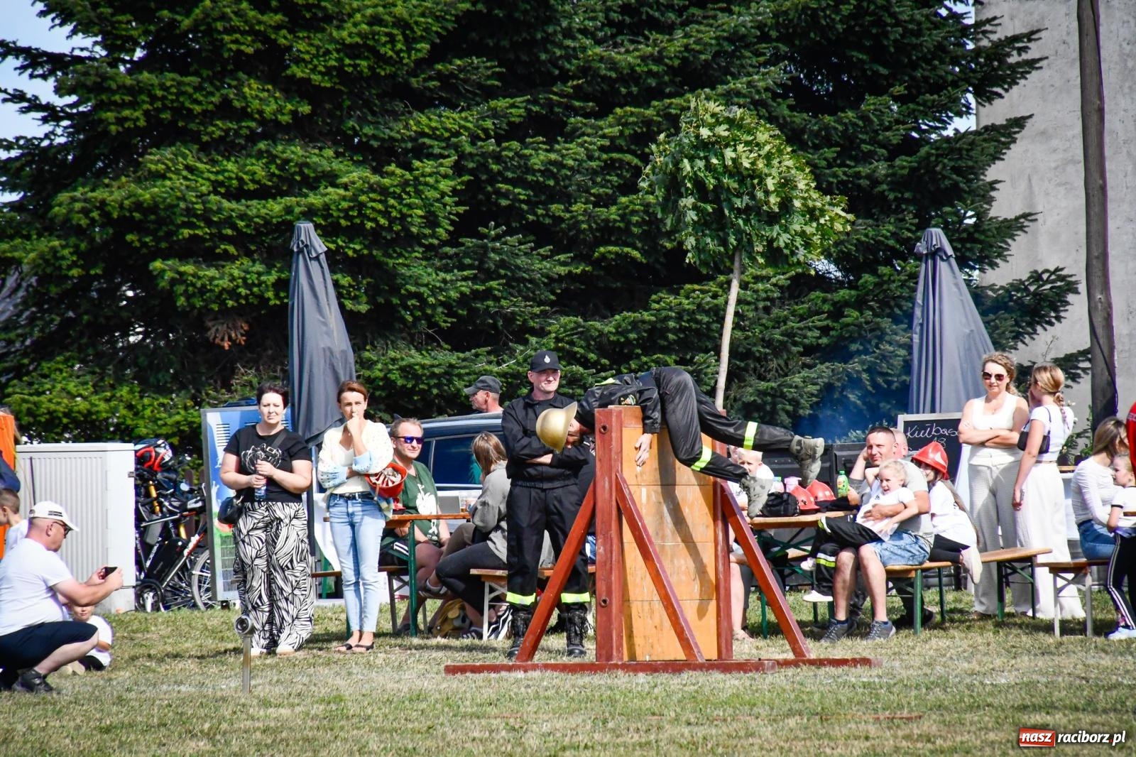 Zdjęcie w galerii na portalu naszraciborz.pl: Gospodarze, Gamów i Rudnik triumfują w gminnych zawodach sportowo-pożarniczych w Sławikowie [FOTO i WIDEO] wiadomości z regionu