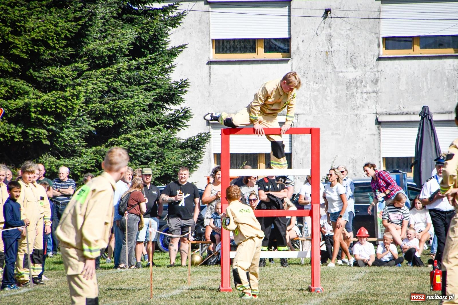 Zdjęcie w galerii na portalu naszraciborz.pl: Gospodarze, Gamów i Rudnik triumfują w gminnych zawodach sportowo-pożarniczych w Sławikowie [FOTO i WIDEO] wiadomości z regionu