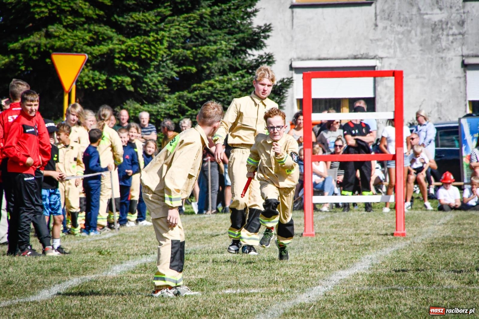 Zdjęcie w galerii na portalu naszraciborz.pl: Gospodarze, Gamów i Rudnik triumfują w gminnych zawodach sportowo-pożarniczych w Sławikowie [FOTO i WIDEO] wiadomości z regionu