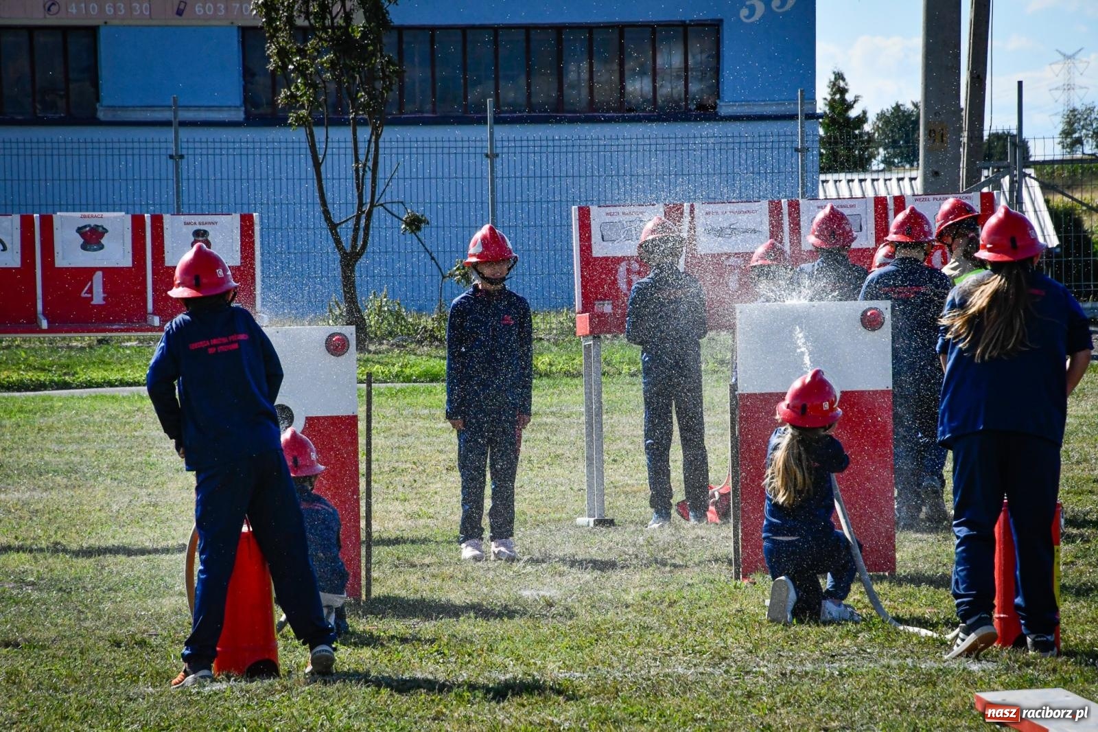 Zdjęcie w galerii na portalu naszraciborz.pl: Gospodarze, Gamów i Rudnik triumfują w gminnych zawodach sportowo-pożarniczych w Sławikowie [FOTO i WIDEO] wiadomości z regionu