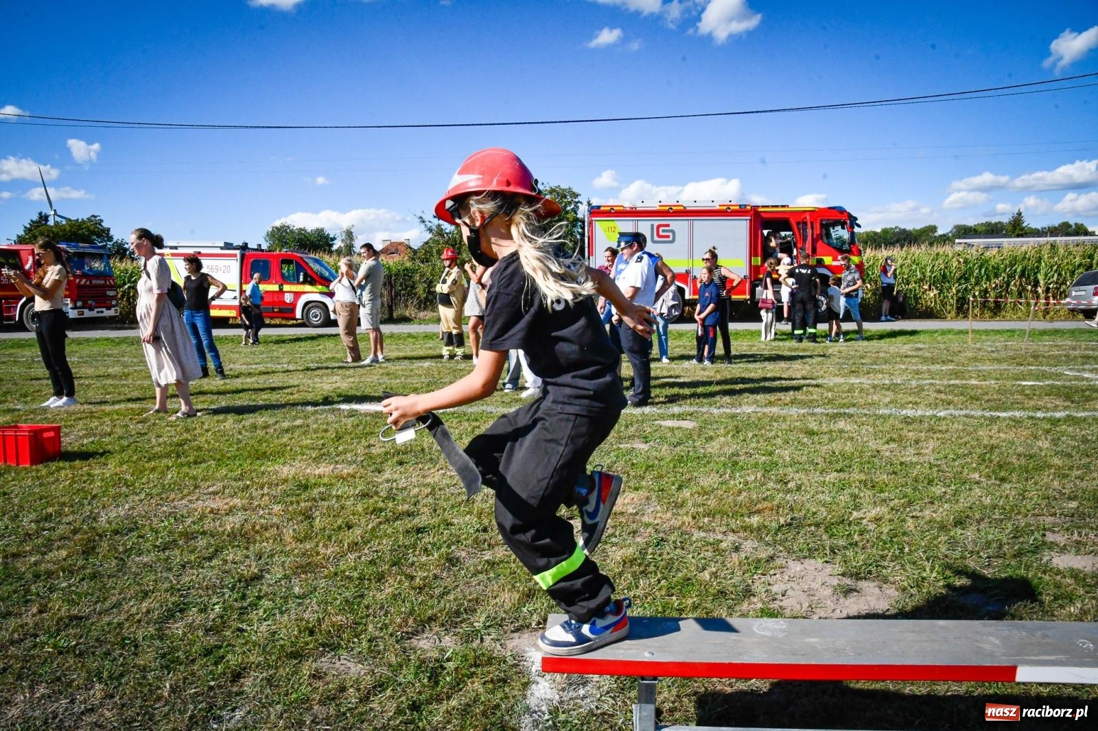 Zdjęcie w galerii na portalu naszraciborz.pl: Gospodarze, Gamów i Rudnik triumfują w gminnych zawodach sportowo-pożarniczych w Sławikowie [FOTO i WIDEO] wiadomości z regionu