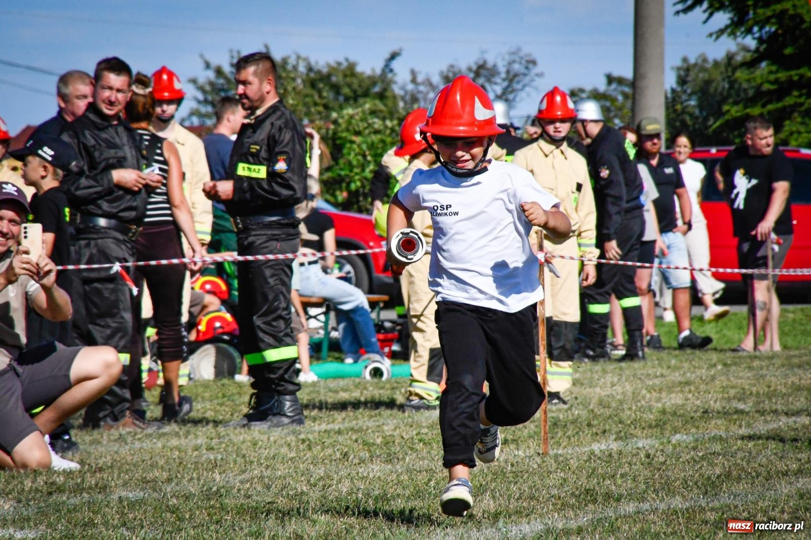 Zdjęcie w galerii na portalu naszraciborz.pl: Gospodarze, Gamów i Rudnik triumfują w gminnych zawodach sportowo-pożarniczych w Sławikowie [FOTO i WIDEO] wiadomości z regionu