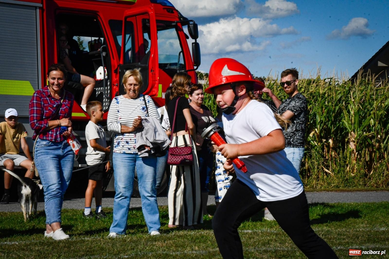 Zdjęcie w galerii na portalu naszraciborz.pl: Gospodarze, Gamów i Rudnik triumfują w gminnych zawodach sportowo-pożarniczych w Sławikowie [FOTO i WIDEO] wiadomości z regionu