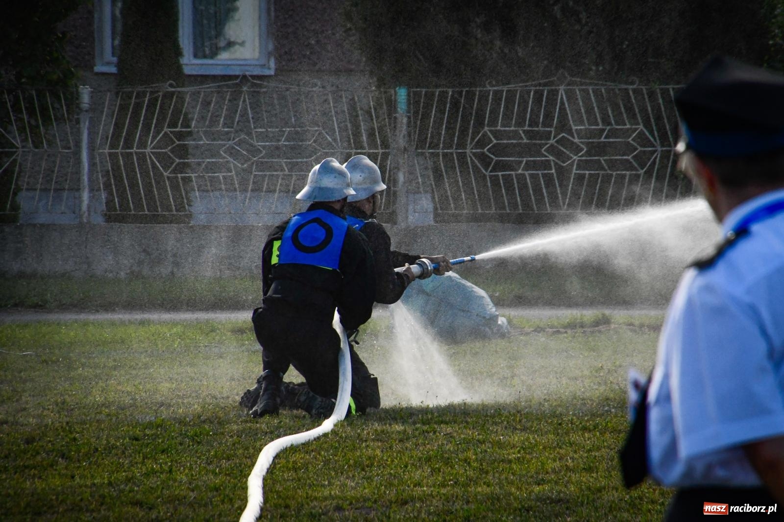 Zdjęcie w galerii na portalu naszraciborz.pl: Gospodarze, Gamów i Rudnik triumfują w gminnych zawodach sportowo-pożarniczych w Sławikowie [FOTO i WIDEO] wiadomości z regionu