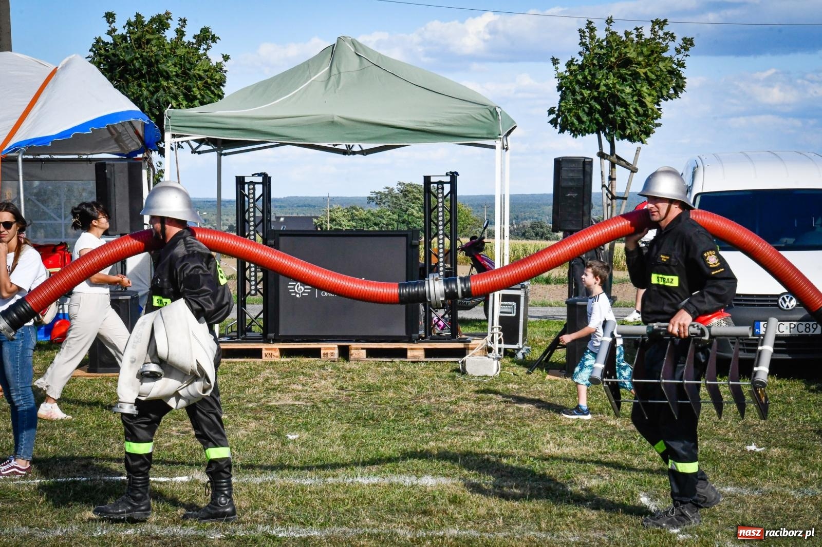 Zdjęcie w galerii na portalu naszraciborz.pl: Gospodarze, Gamów i Rudnik triumfują w gminnych zawodach sportowo-pożarniczych w Sławikowie [FOTO i WIDEO] wiadomości z regionu