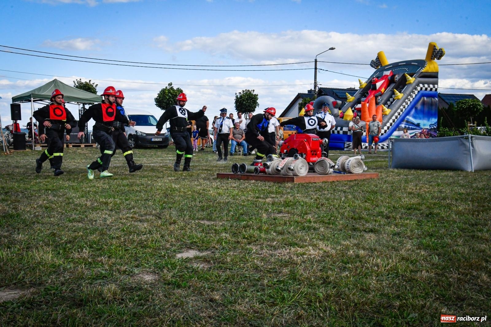 Zdjęcie w galerii na portalu naszraciborz.pl: Gospodarze, Gamów i Rudnik triumfują w gminnych zawodach sportowo-pożarniczych w Sławikowie [FOTO i WIDEO] wiadomości z regionu