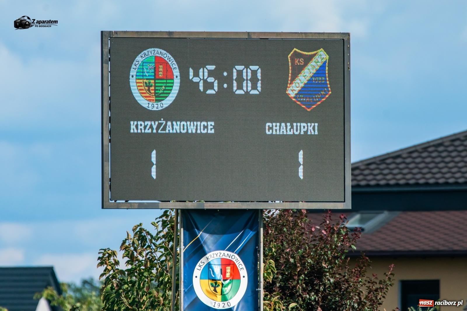 Zdjęcie w galerii na portalu naszraciborz.pl: Cios za cios w Krzyżanowicach. 90 minut walki o lokalny prymat [FOTO] wiadomości z regionu