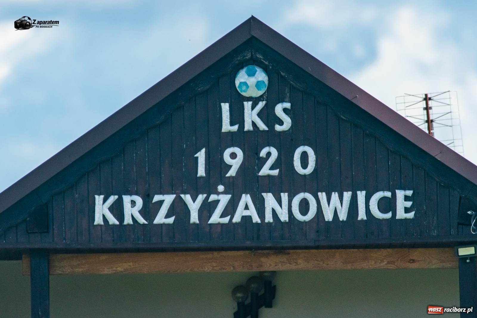 Zdjęcie w galerii na portalu naszraciborz.pl: Cios za cios w Krzyżanowicach. 90 minut walki o lokalny prymat [FOTO] wiadomości z regionu