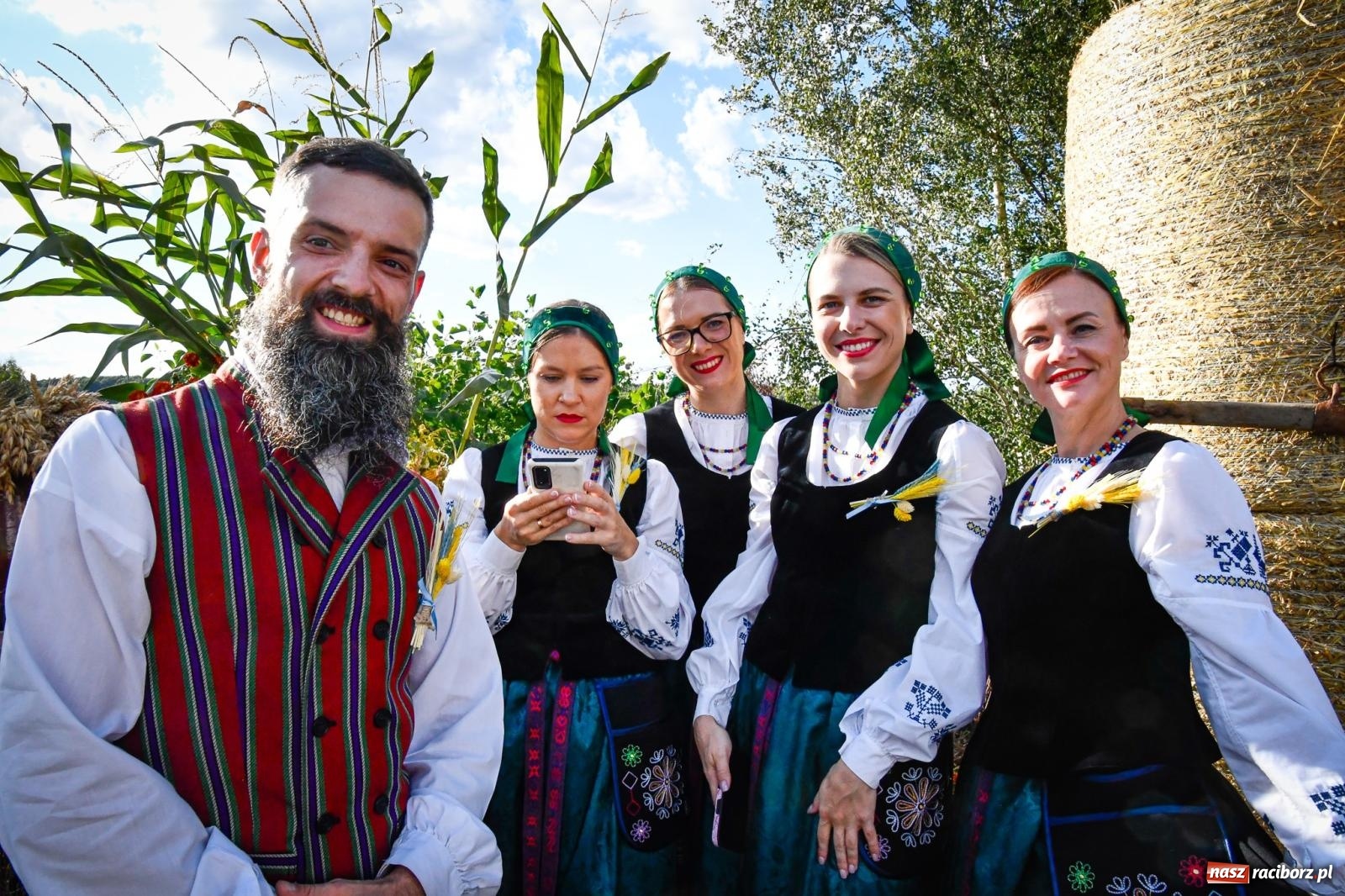 Zdjęcie w galerii na portalu naszraciborz.pl: Dożynki wiejsko-parafialne w Kobyli. Tradycja, folklor i rodzinna zabawa w międzynarodowym towarzystwie [FOTO i WIDEO] wiadomości z regionu