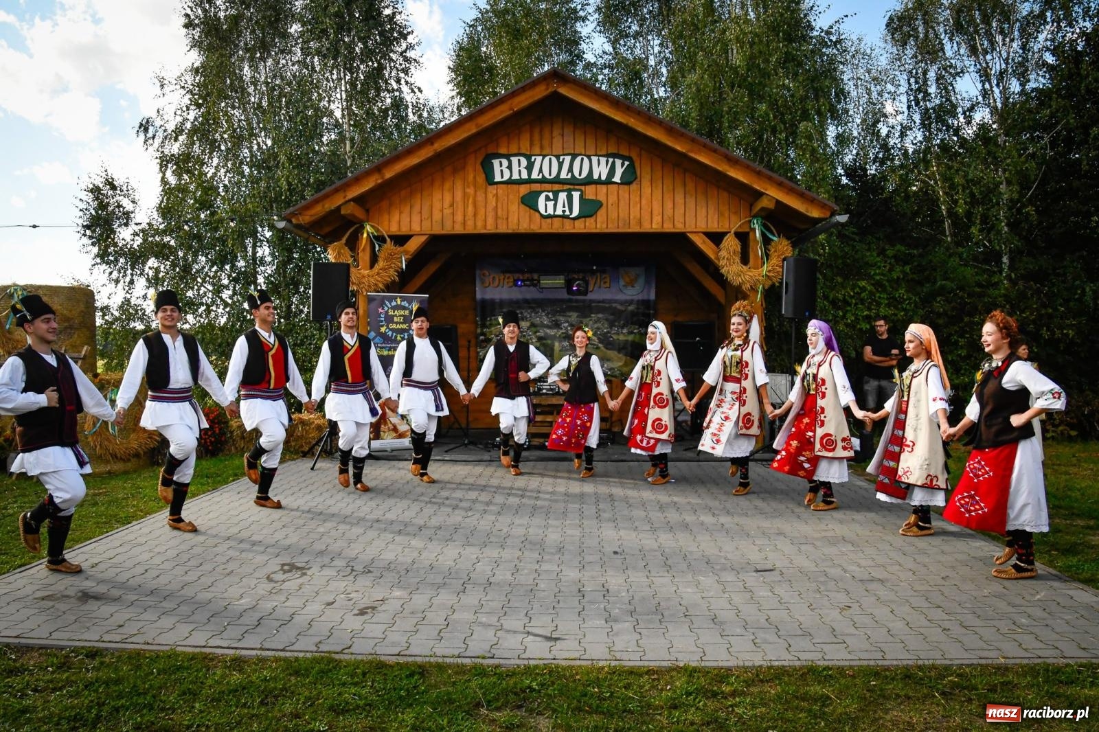 Zdjęcie w galerii na portalu naszraciborz.pl: Dożynki wiejsko-parafialne w Kobyli. Tradycja, folklor i rodzinna zabawa w międzynarodowym towarzystwie [FOTO i WIDEO] wiadomości z regionu