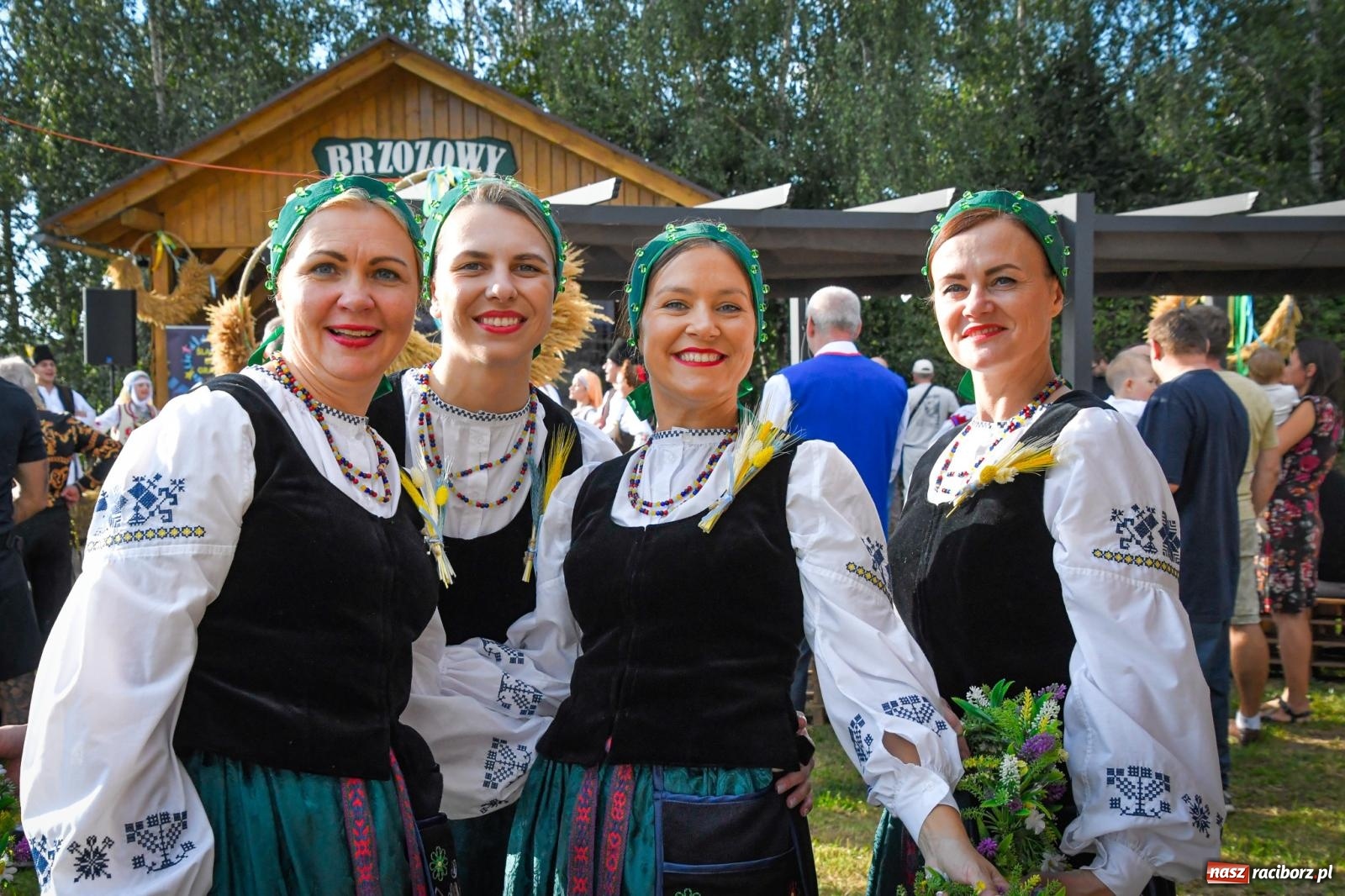 Zdjęcie w galerii na portalu naszraciborz.pl: Dożynki wiejsko-parafialne w Kobyli. Tradycja, folklor i rodzinna zabawa w międzynarodowym towarzystwie [FOTO i WIDEO] wiadomości z regionu