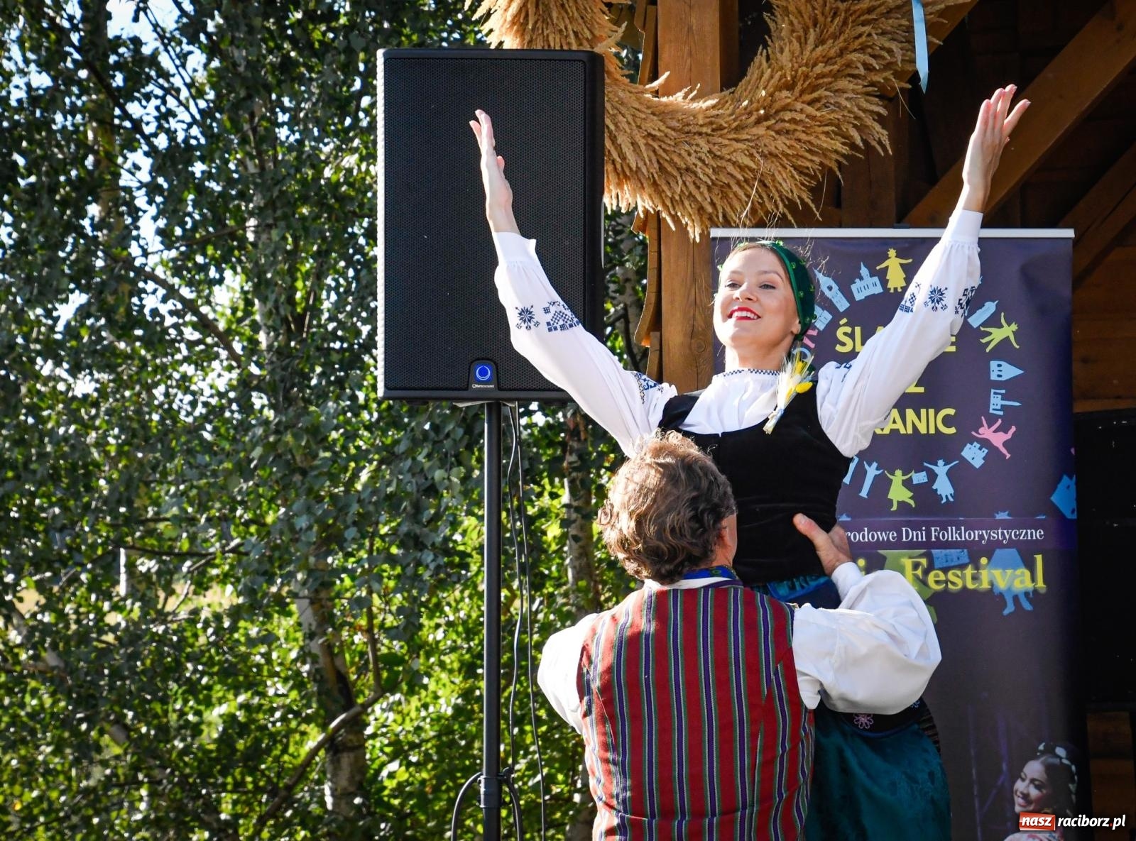 Zdjęcie w galerii na portalu naszraciborz.pl: Dożynki wiejsko-parafialne w Kobyli. Tradycja, folklor i rodzinna zabawa w międzynarodowym towarzystwie [FOTO i WIDEO] wiadomości z regionu