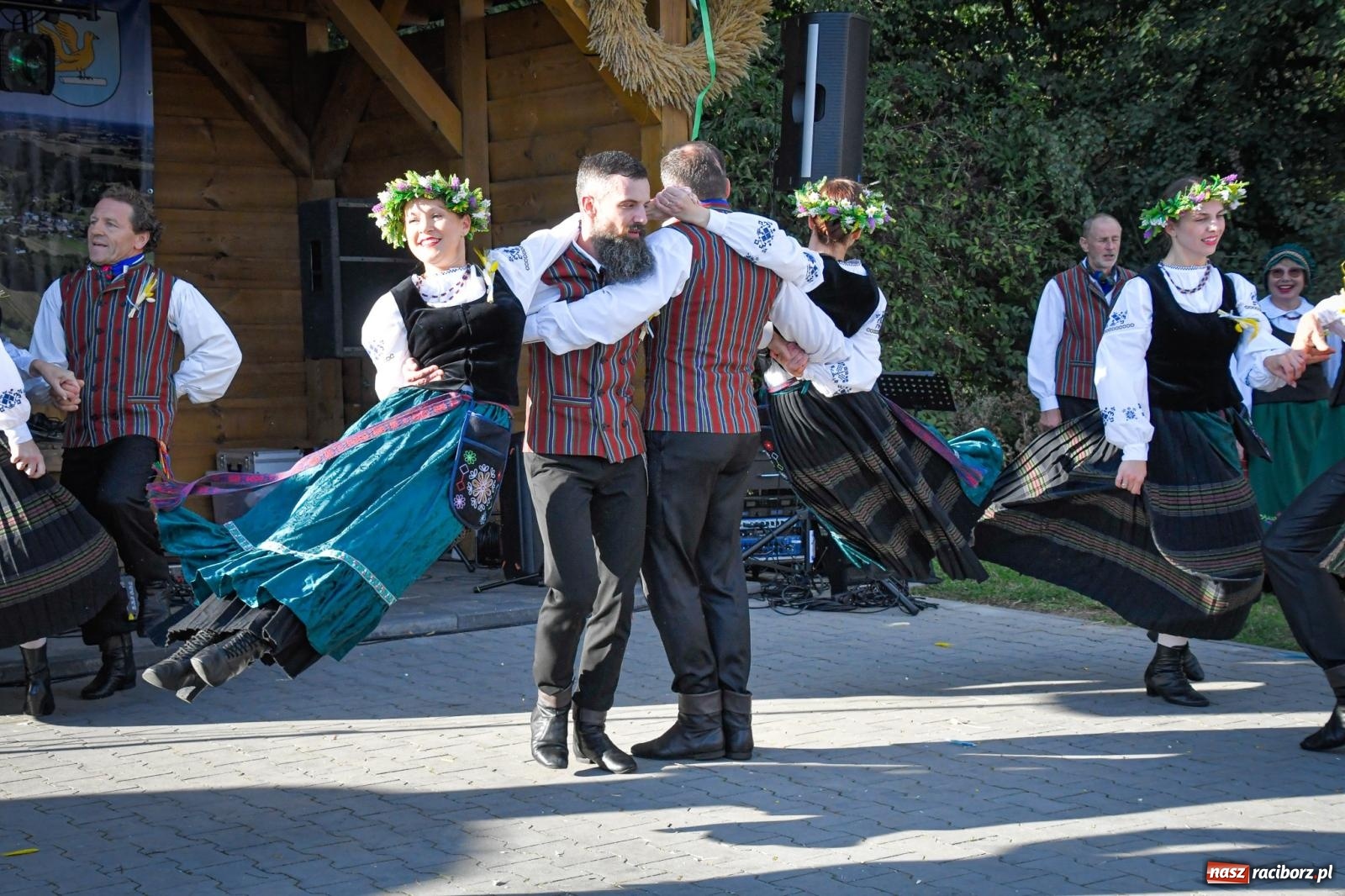 Zdjęcie w galerii na portalu naszraciborz.pl: Dożynki wiejsko-parafialne w Kobyli. Tradycja, folklor i rodzinna zabawa w międzynarodowym towarzystwie [FOTO i WIDEO] wiadomości z regionu