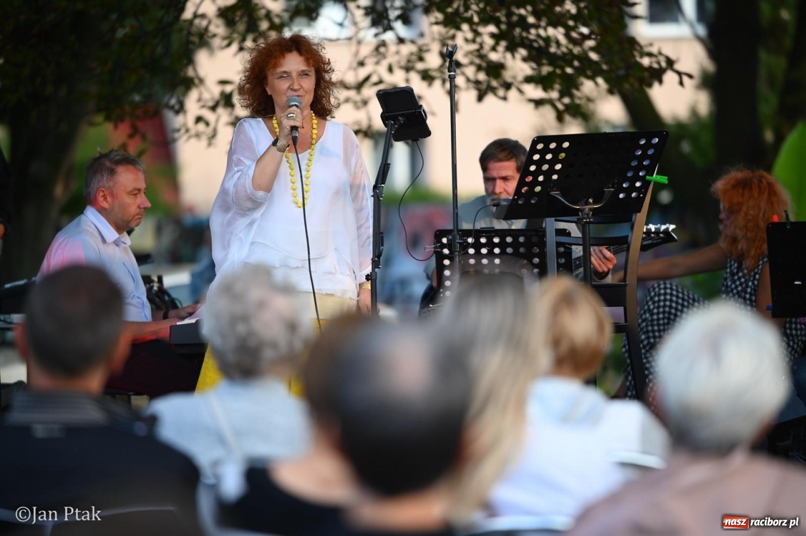 Zdjęcie w galerii na portalu naszraciborz.pl: Jazzowy wieczór w Ogrodzie Strzechy  wiadomości z regionu