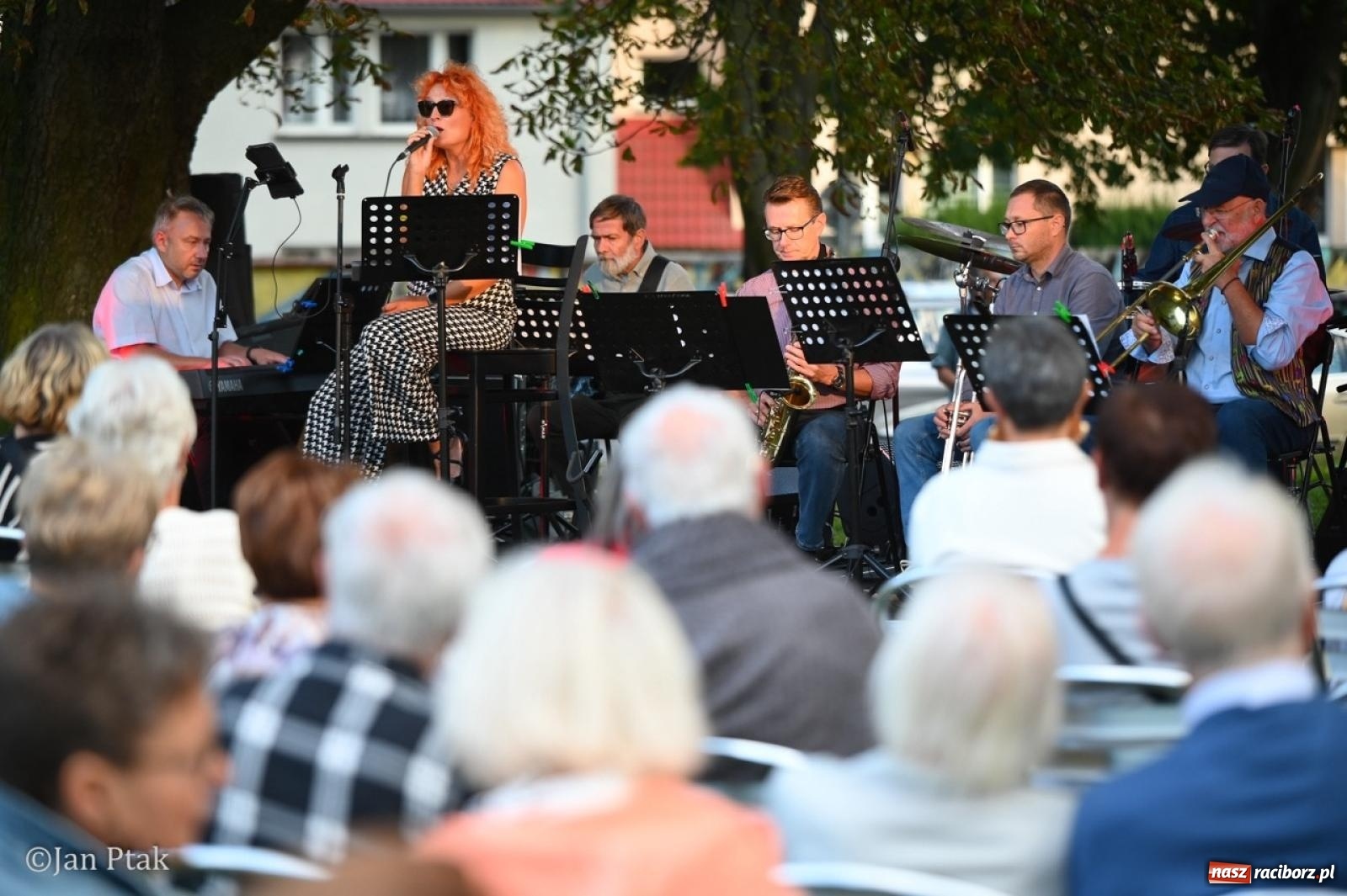 Zdjęcie w galerii na portalu naszraciborz.pl: Jazzowy wieczór w Ogrodzie Strzechy  wiadomości z regionu