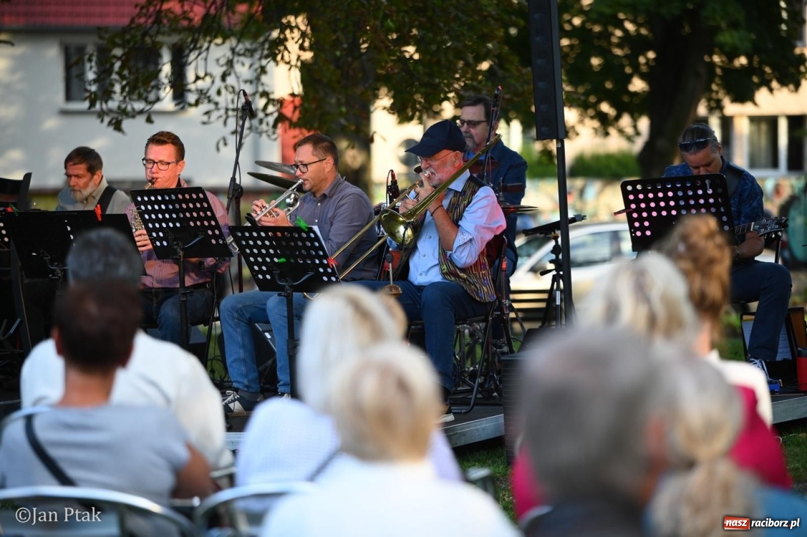 Zdjęcie w galerii na portalu naszraciborz.pl: Jazzowy wieczór w Ogrodzie Strzechy  wiadomości z regionu
