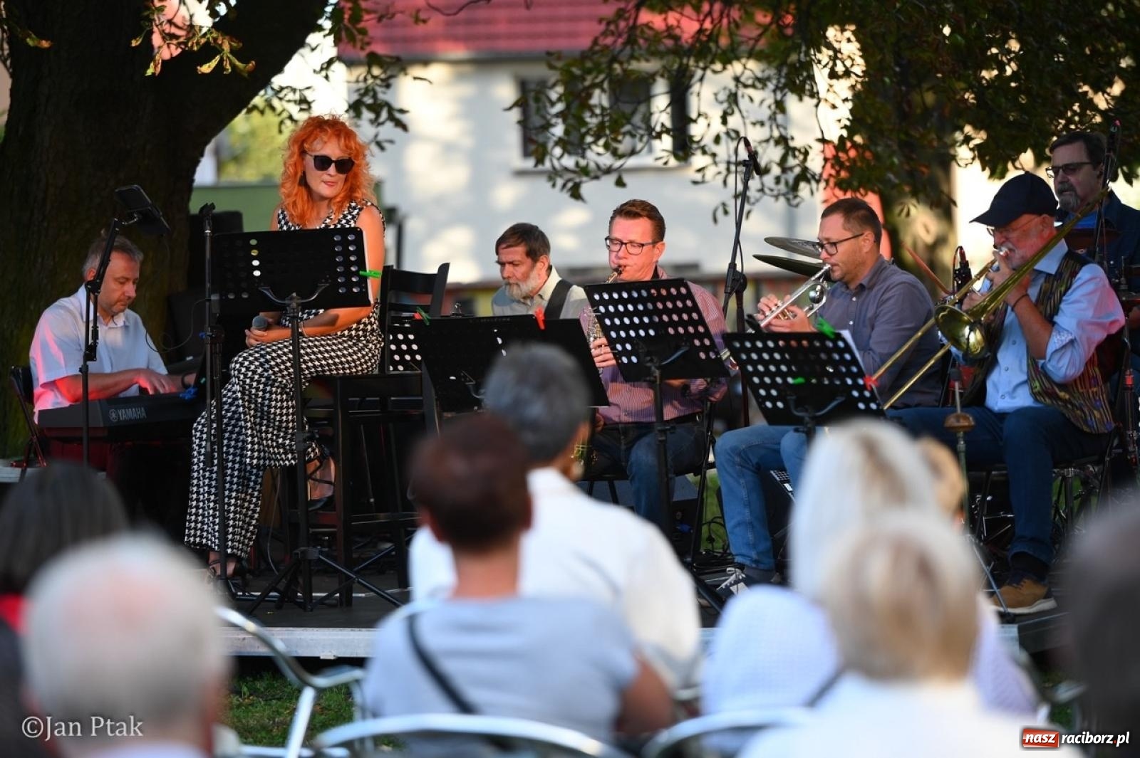 Zdjęcie w galerii na portalu naszraciborz.pl: Jazzowy wieczór w Ogrodzie Strzechy  wiadomości z regionu