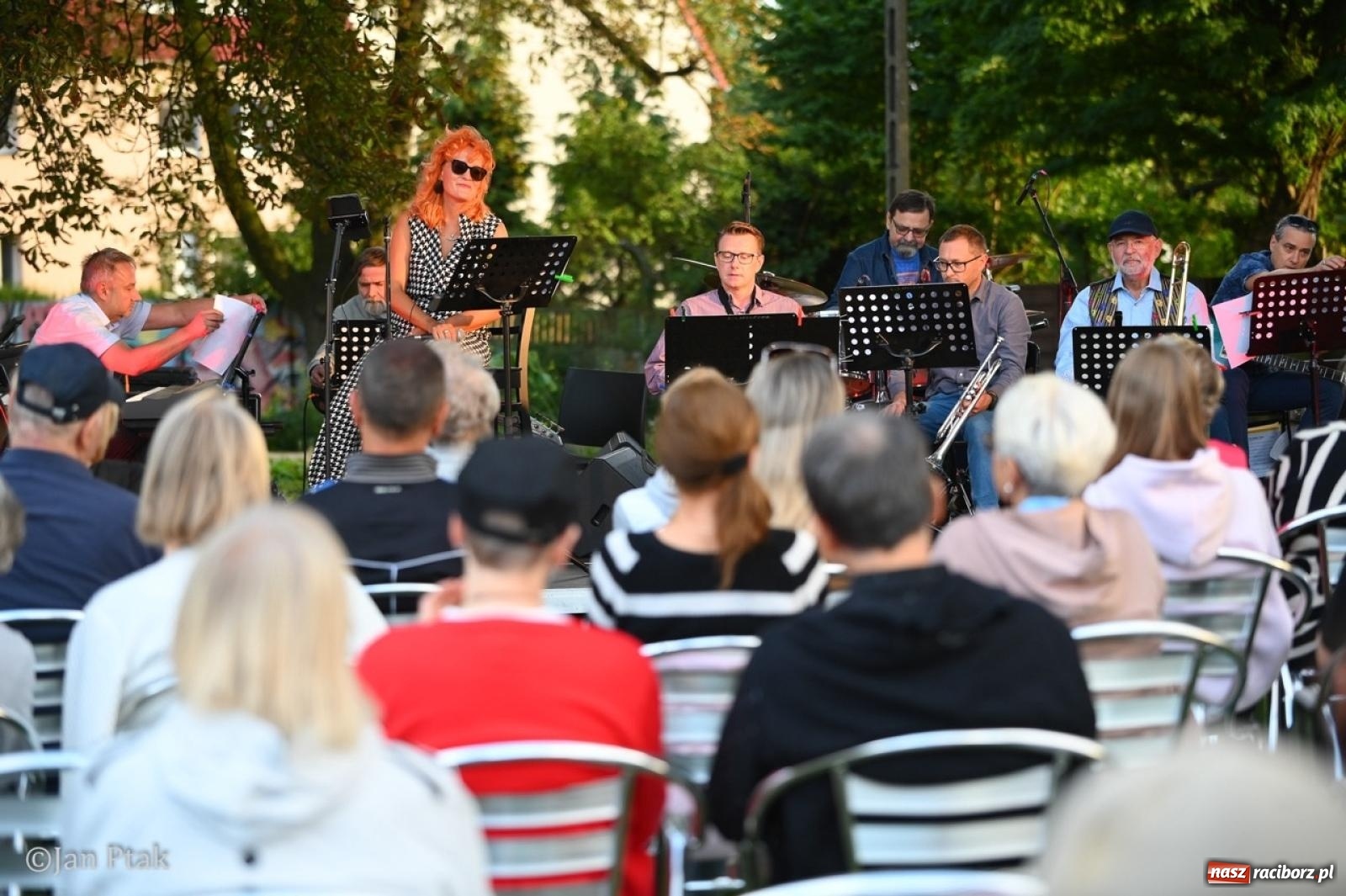 Zdjęcie w galerii na portalu naszraciborz.pl: Jazzowy wieczór w Ogrodzie Strzechy  wiadomości z regionu