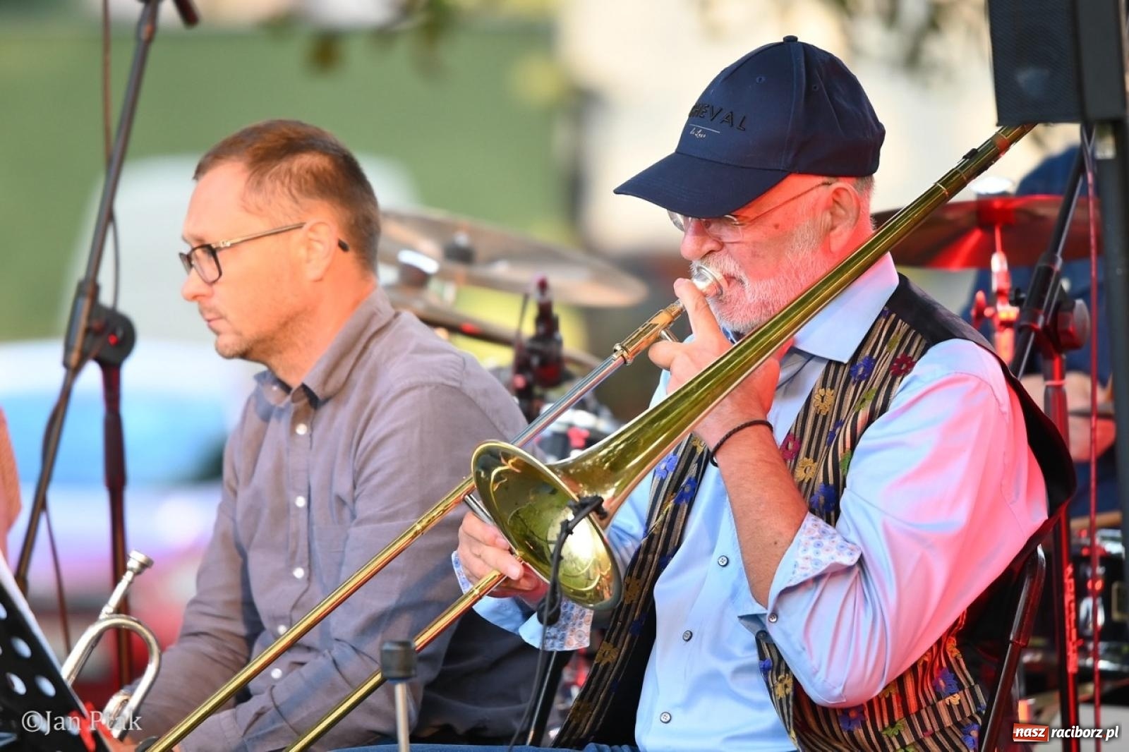 Zdjęcie w galerii na portalu naszraciborz.pl: Jazzowy wieczór w Ogrodzie Strzechy  wiadomości z regionu