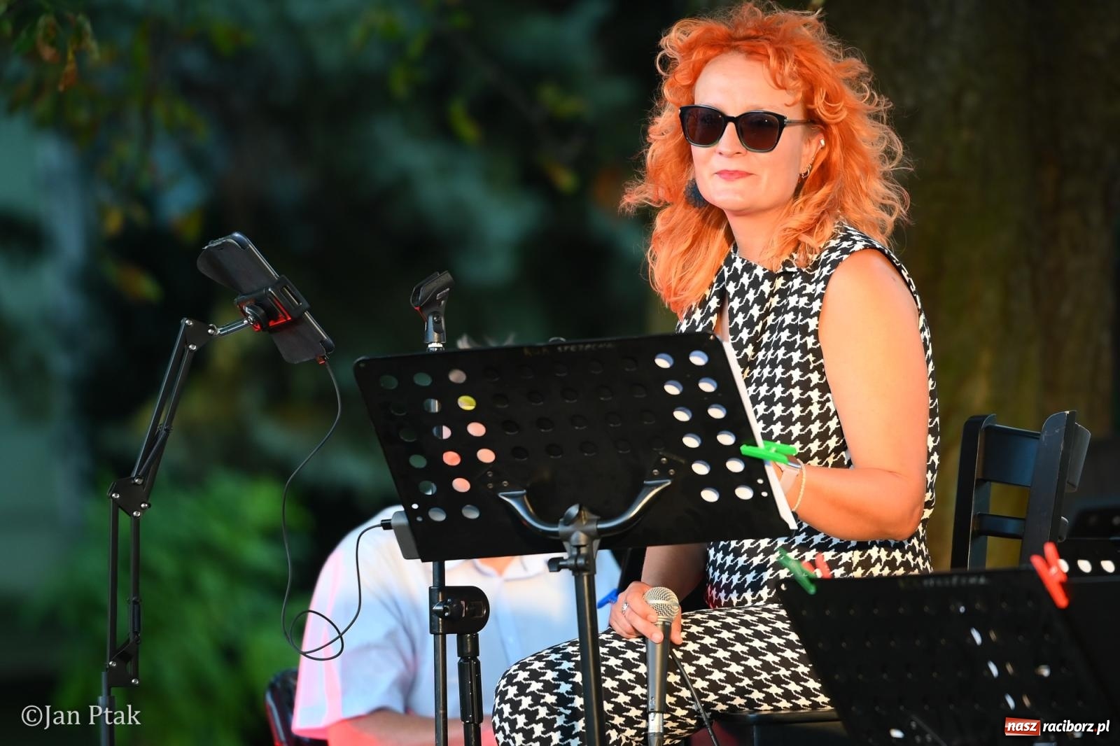 Zdjęcie w galerii na portalu naszraciborz.pl: Jazzowy wieczór w Ogrodzie Strzechy  wiadomości z regionu