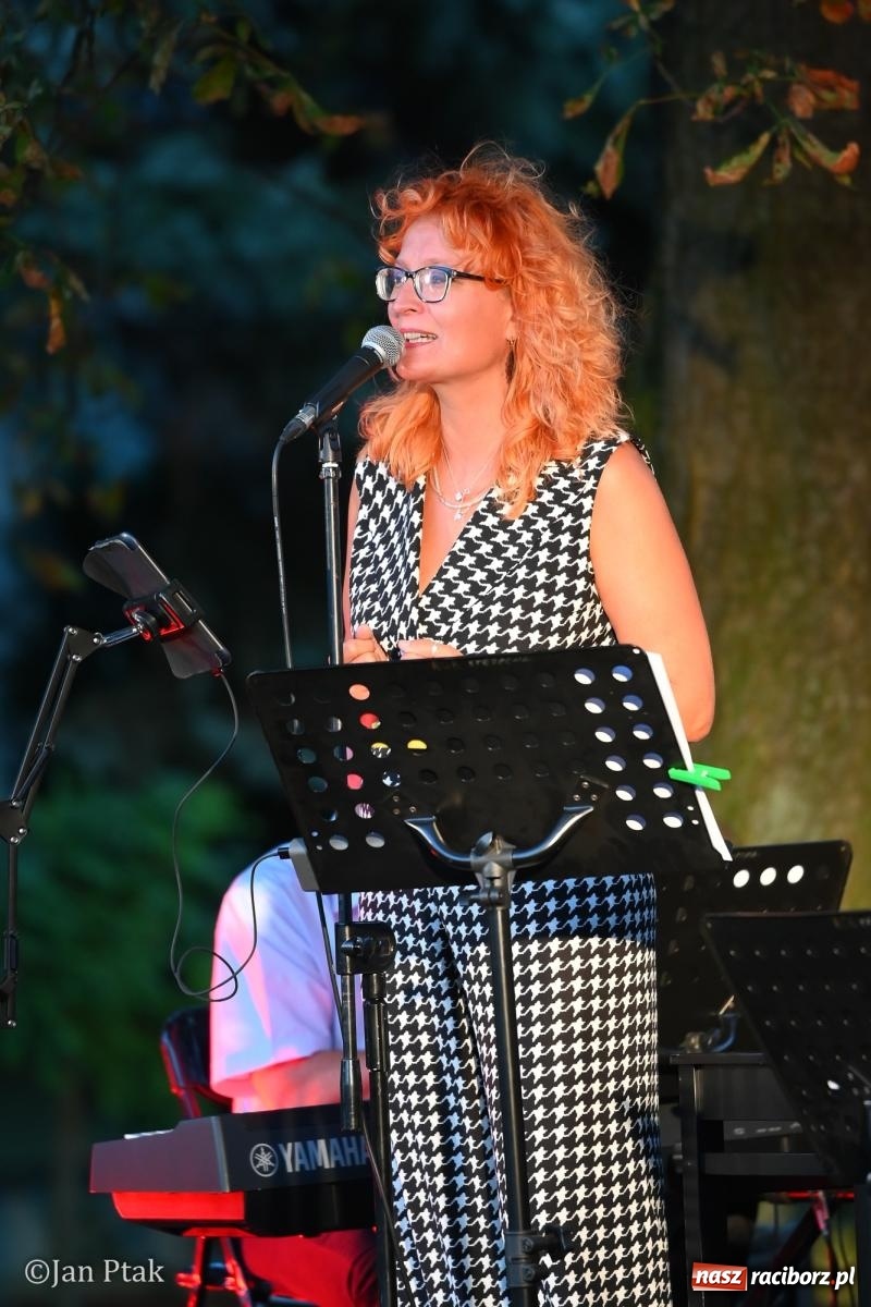 Zdjęcie w galerii na portalu naszraciborz.pl: Jazzowy wieczór w Ogrodzie Strzechy  wiadomości z regionu