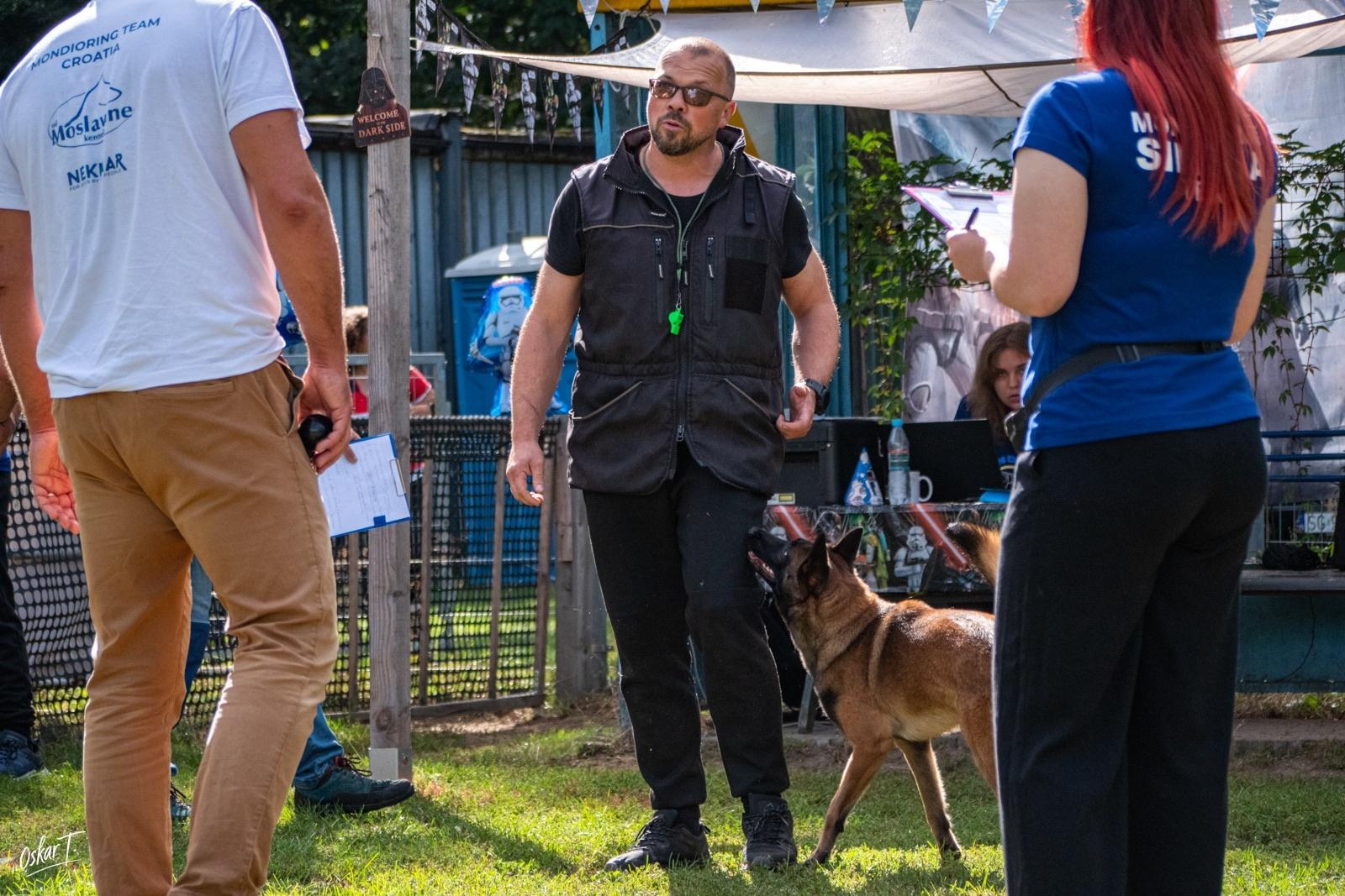 Zdjęcie w galerii na portalu naszraciborz.pl: Międzynarodowe emocje i psy wysokiej klasy. Pierwszy dzień zawodów Mondioringu w Babicach za nami [FOTO] wiadomości z regionu