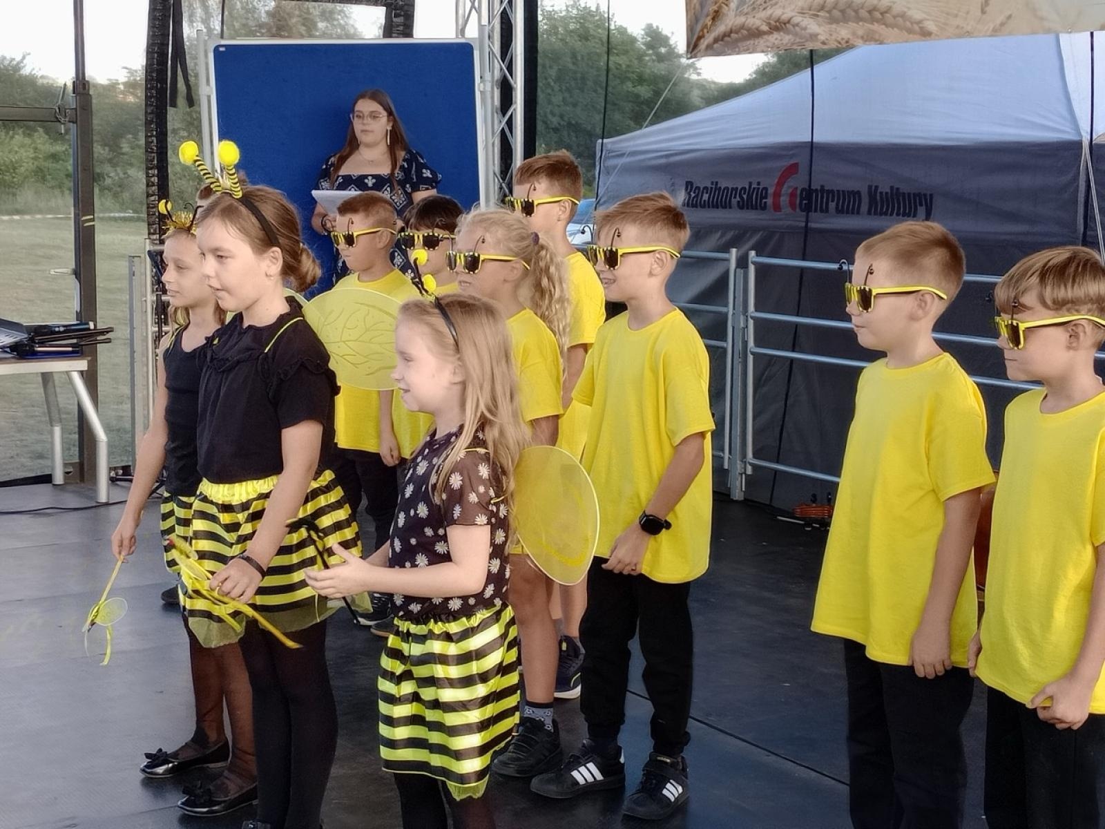 Zdjęcie w galerii na portalu naszraciborz.pl: Talenty ZSP nr 3 na scenie miejskich dożynek wiadomości z regionu