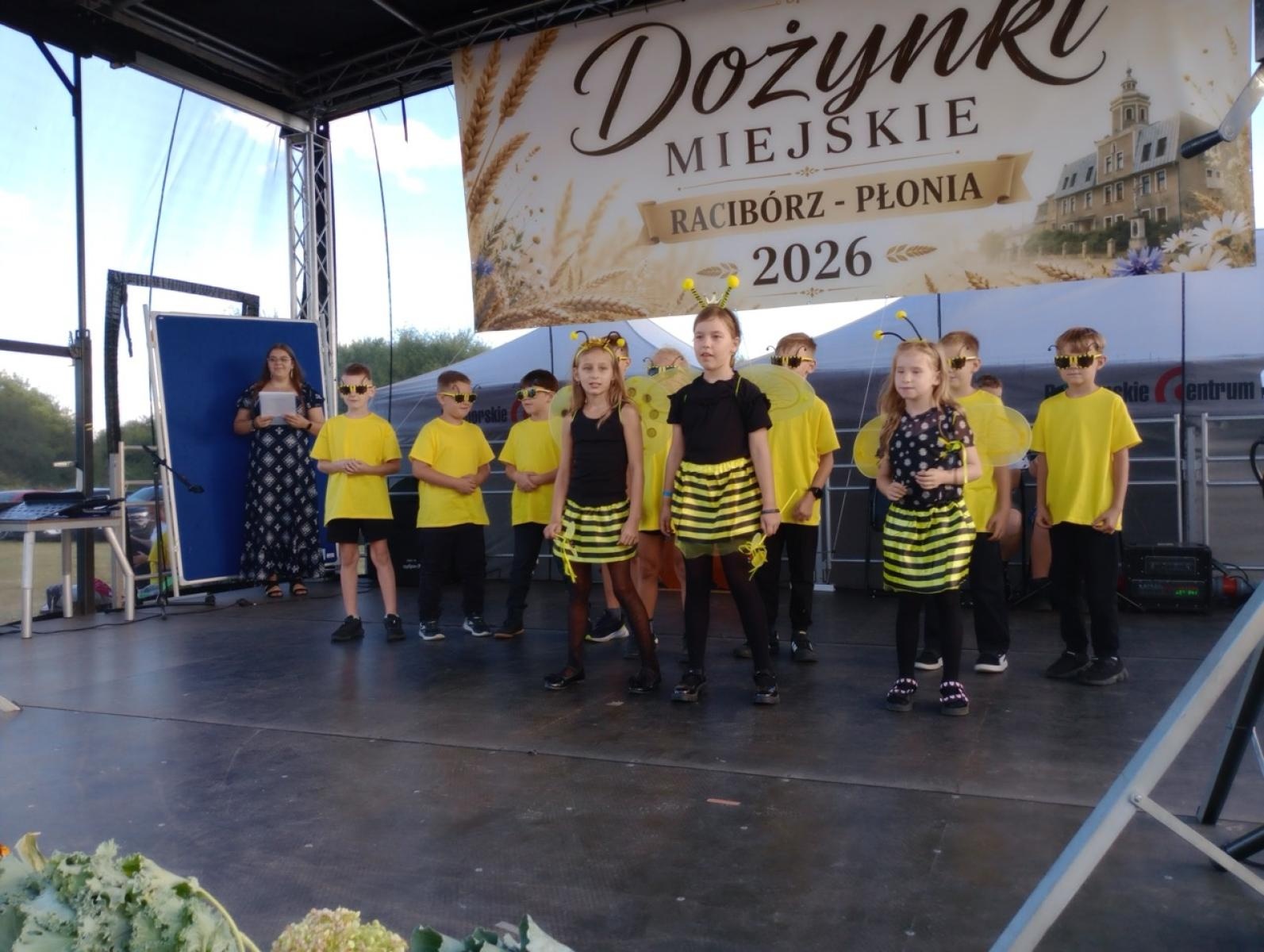 Zdjęcie w galerii na portalu naszraciborz.pl: Talenty ZSP nr 3 na scenie miejskich dożynek wiadomości z regionu