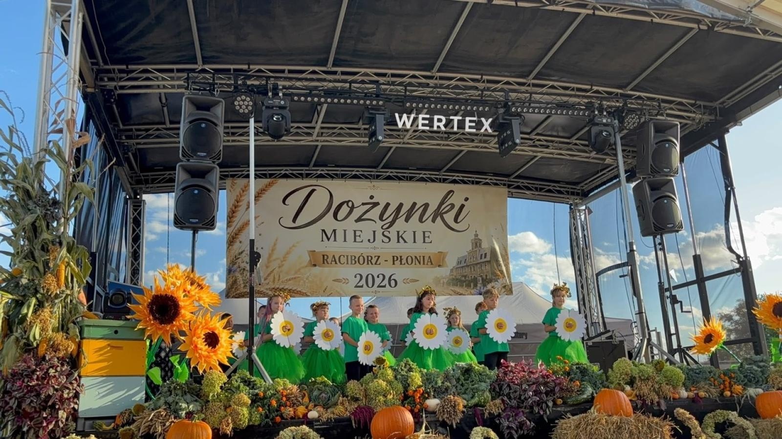 Zdjęcie w galerii na portalu naszraciborz.pl: Talenty ZSP nr 3 na scenie miejskich dożynek wiadomości z regionu