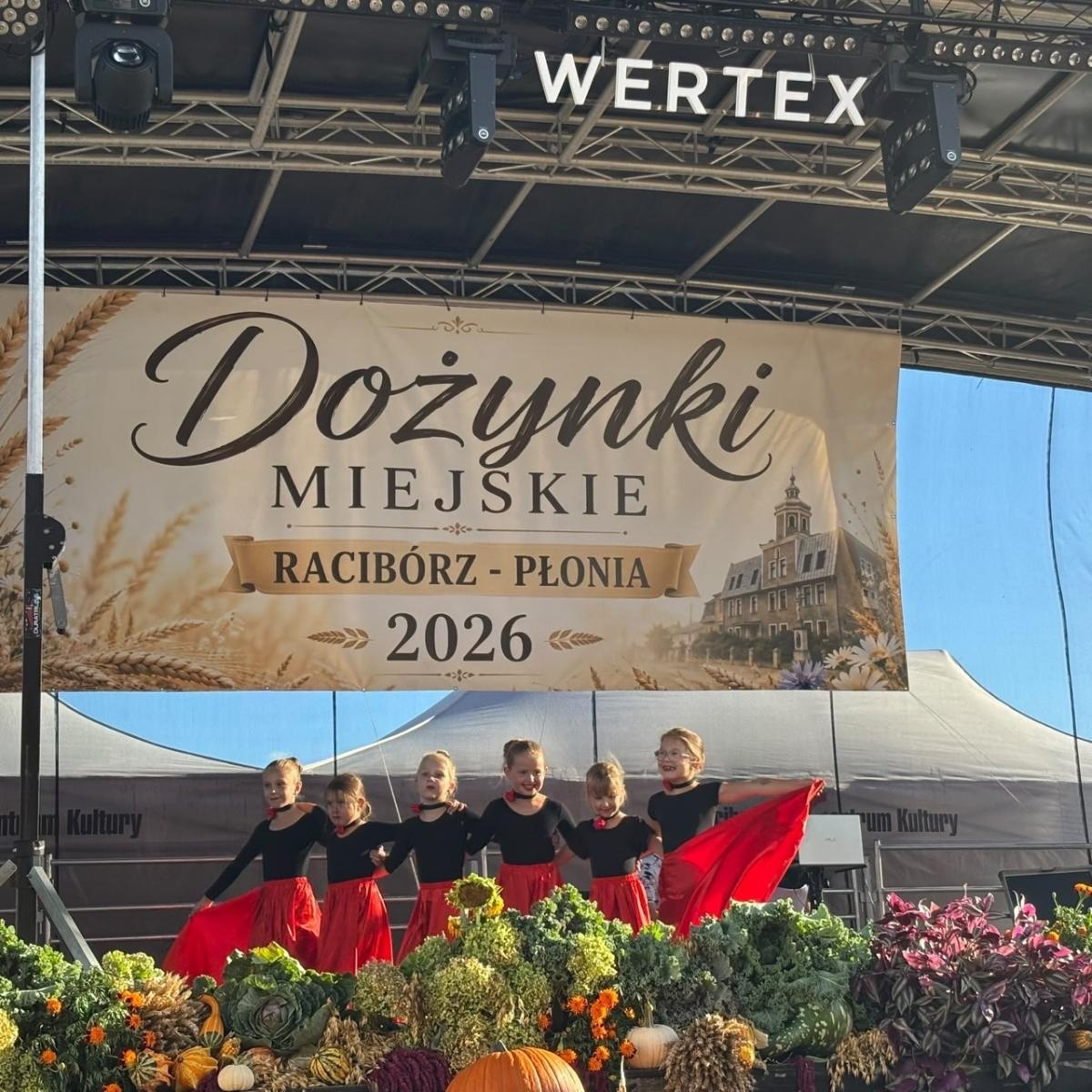 Zdjęcie w galerii na portalu naszraciborz.pl: Talenty ZSP nr 3 na scenie miejskich dożynek wiadomości z regionu