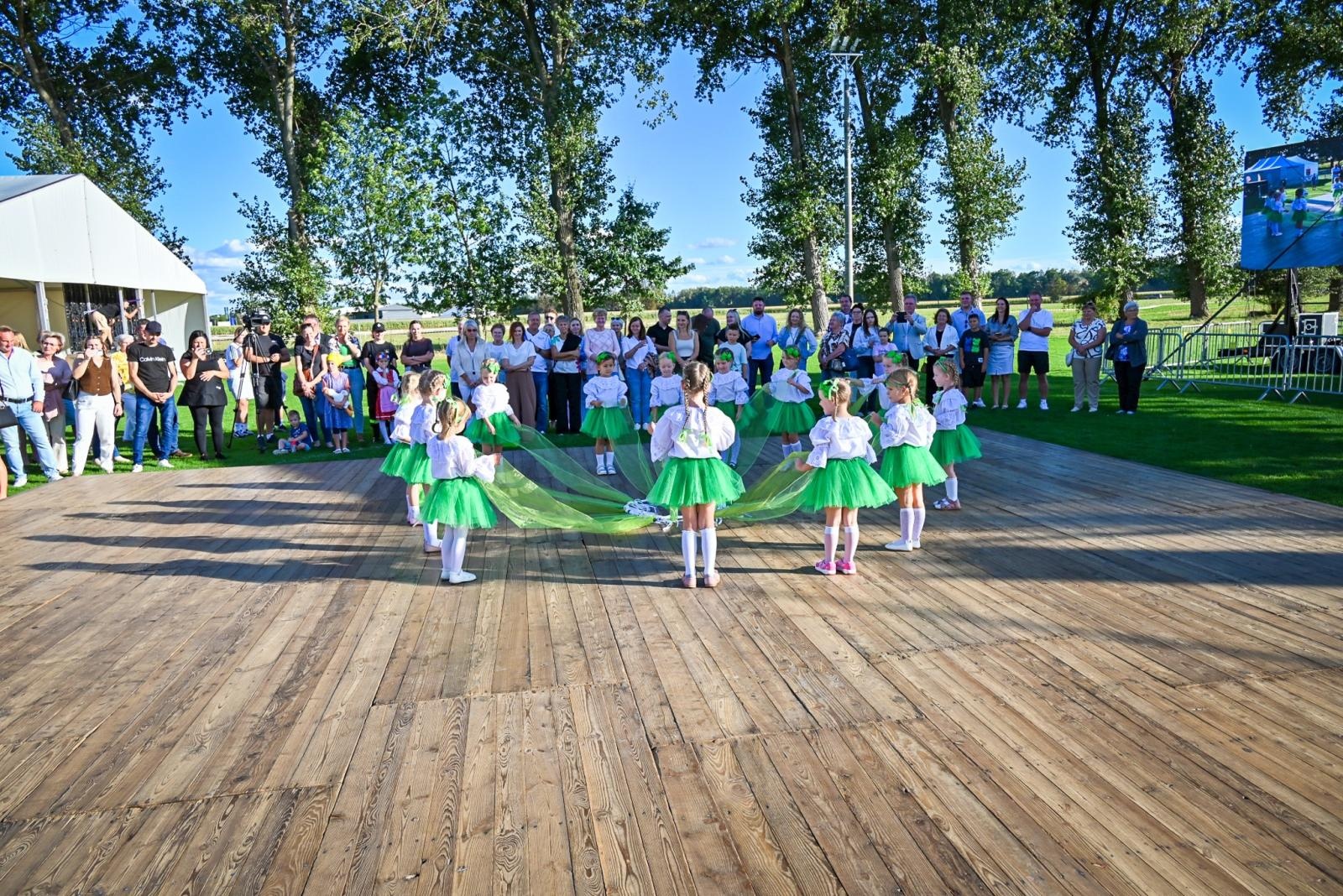 Zdjęcie w galerii na portalu naszraciborz.pl: Dożynki w Bieńkowicach. Pierwszy dzień za nami, dziś korowód, kabaret i zabawa [FOTO] wiadomości z regionu