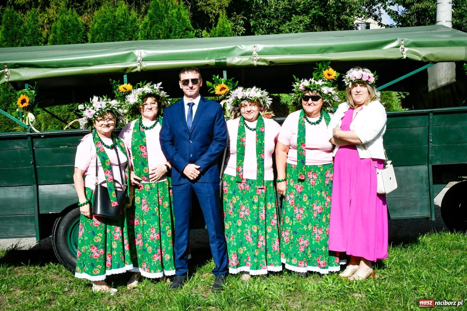 Zdjęcie w galerii na portalu naszraciborz.pl: Krowiarki gospodarzem dożynek gminy Pietrowice Wielkie. Korowód i pomnik Ciapka wiadomości z regionu