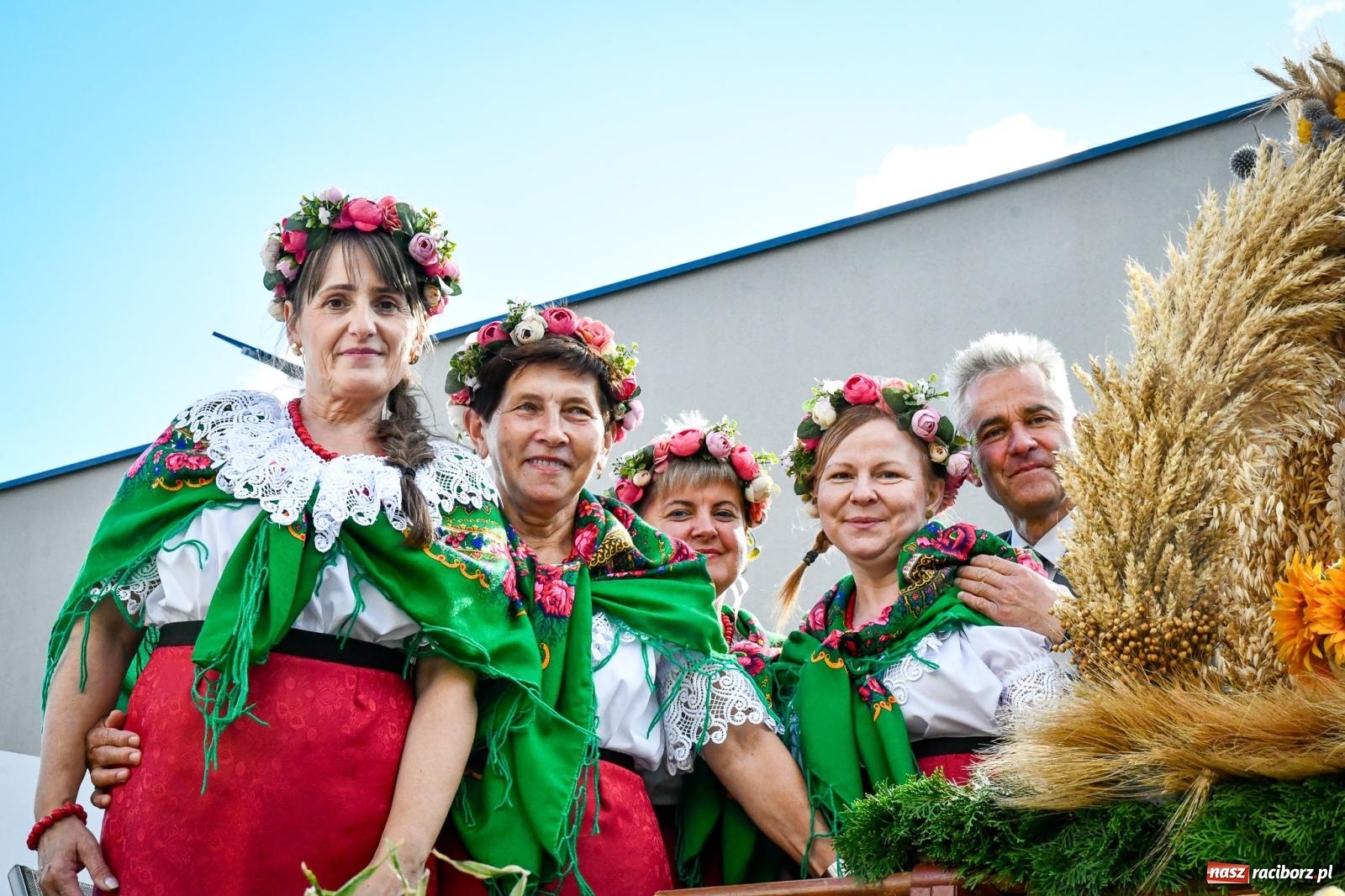 Zdjęcie w galerii na portalu naszraciborz.pl: Krowiarki gospodarzem dożynek gminy Pietrowice Wielkie. Korowód i pomnik Ciapka wiadomości z regionu