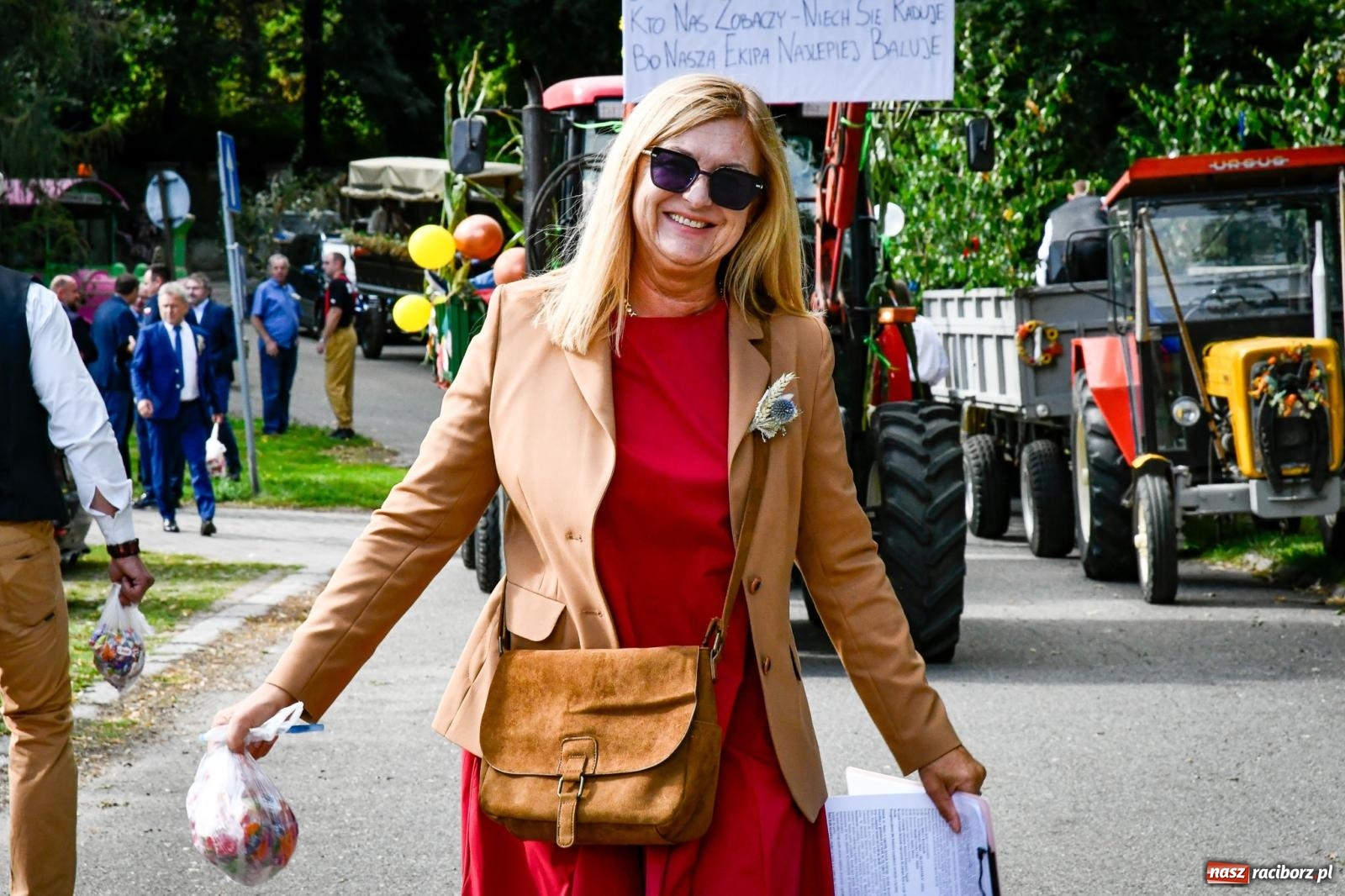 Zdjęcie w galerii na portalu naszraciborz.pl: Krowiarki gospodarzem dożynek gminy Pietrowice Wielkie. Korowód i pomnik Ciapka wiadomości z regionu