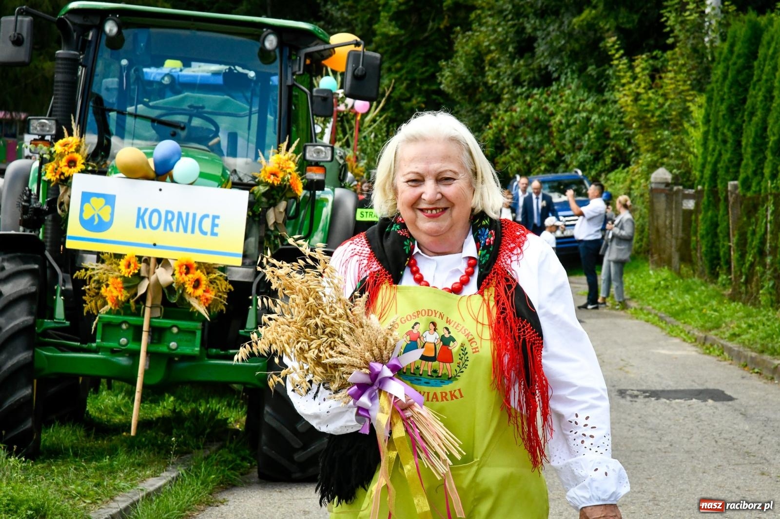 Zdjęcie w galerii na portalu naszraciborz.pl: Krowiarki gospodarzem dożynek gminy Pietrowice Wielkie. Korowód i pomnik Ciapka wiadomości z regionu