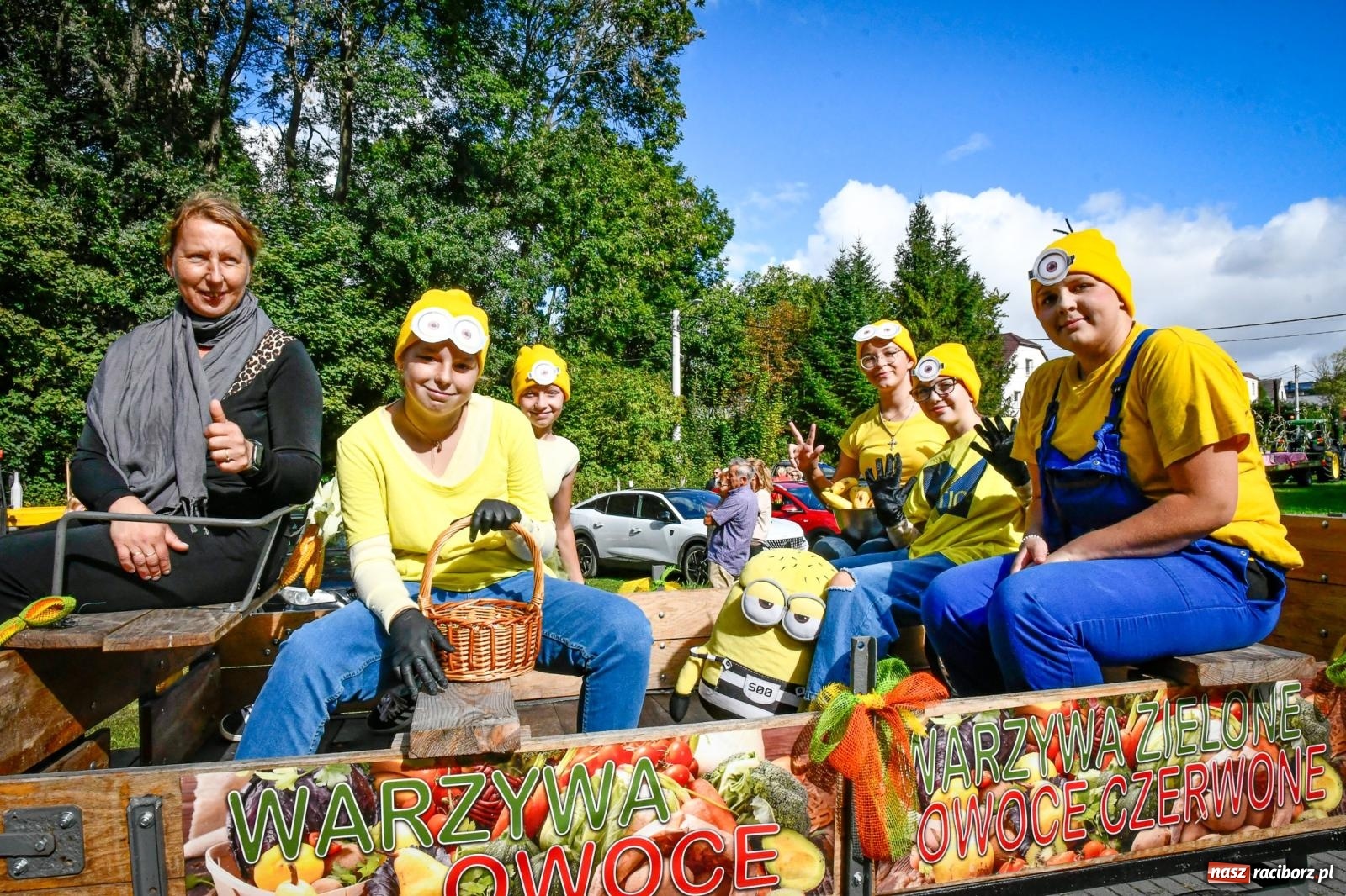 Zdjęcie w galerii na portalu naszraciborz.pl: Krowiarki gospodarzem dożynek gminy Pietrowice Wielkie. Korowód i pomnik Ciapka wiadomości z regionu