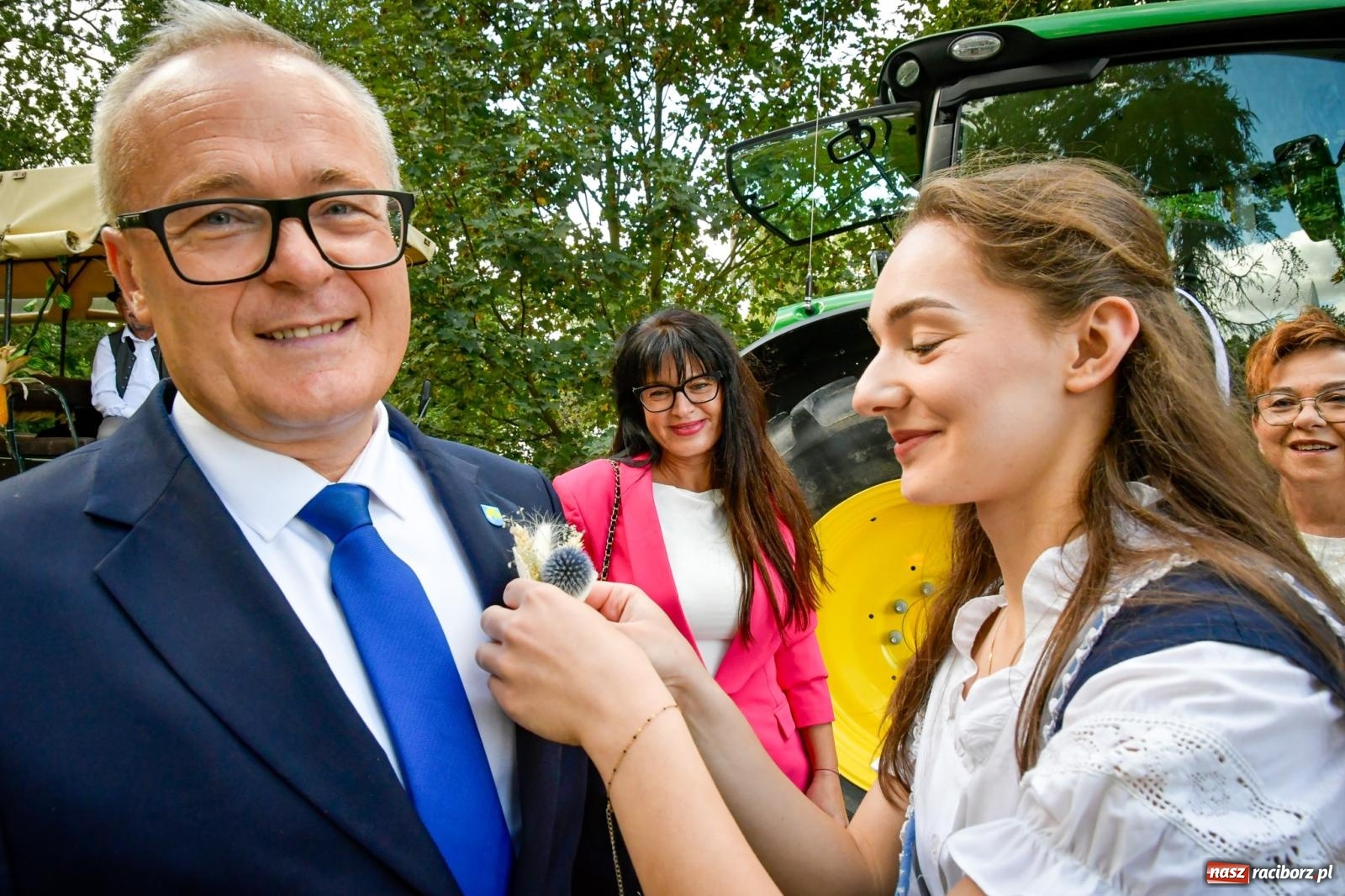 Zdjęcie w galerii na portalu naszraciborz.pl: Krowiarki gospodarzem dożynek gminy Pietrowice Wielkie. Korowód i pomnik Ciapka wiadomości z regionu