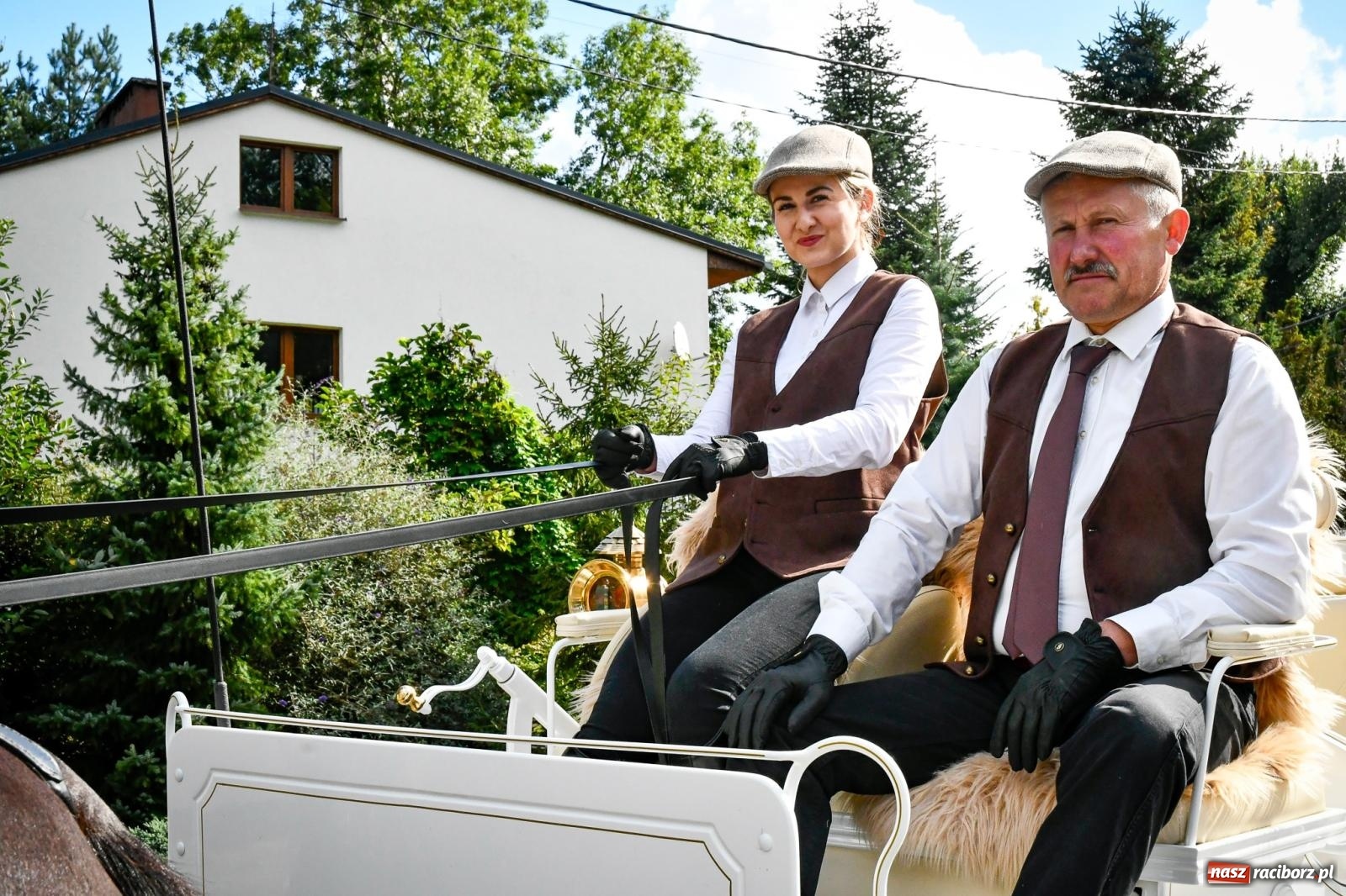 Zdjęcie w galerii na portalu naszraciborz.pl: Krowiarki gospodarzem dożynek gminy Pietrowice Wielkie. Korowód i pomnik Ciapka wiadomości z regionu