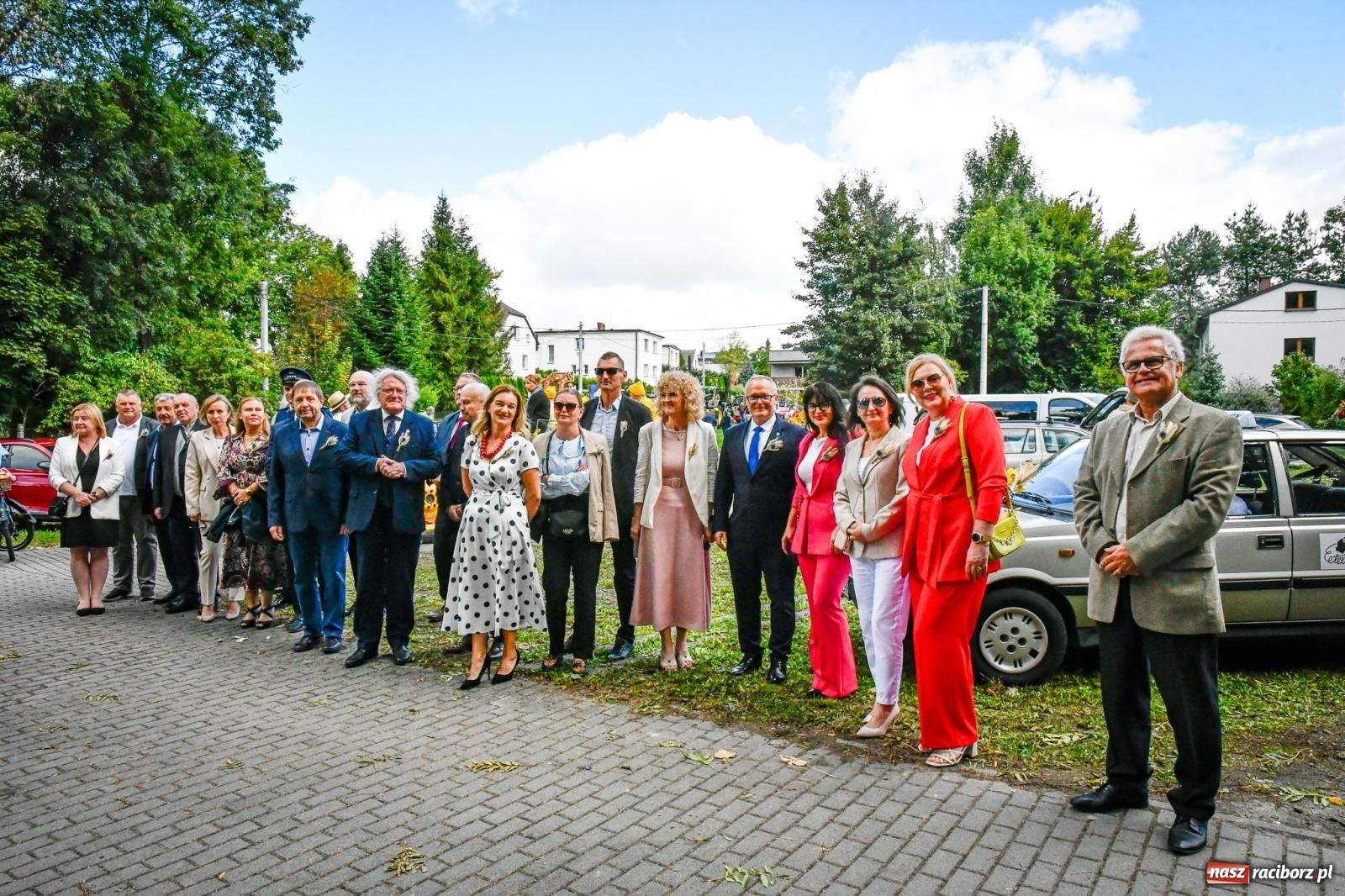 Zdjęcie w galerii na portalu naszraciborz.pl: Krowiarki gospodarzem dożynek gminy Pietrowice Wielkie. Korowód i pomnik Ciapka wiadomości z regionu