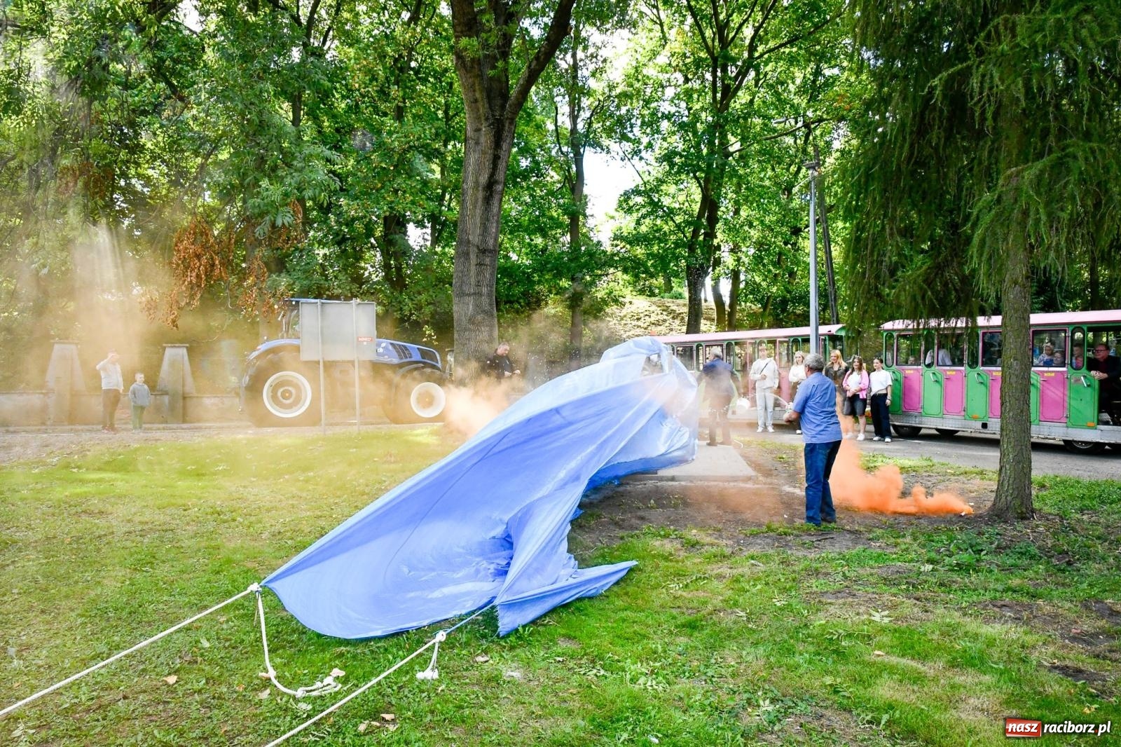 Zdjęcie w galerii na portalu naszraciborz.pl: Krowiarki gospodarzem dożynek gminy Pietrowice Wielkie. Korowód i pomnik Ciapka wiadomości z regionu