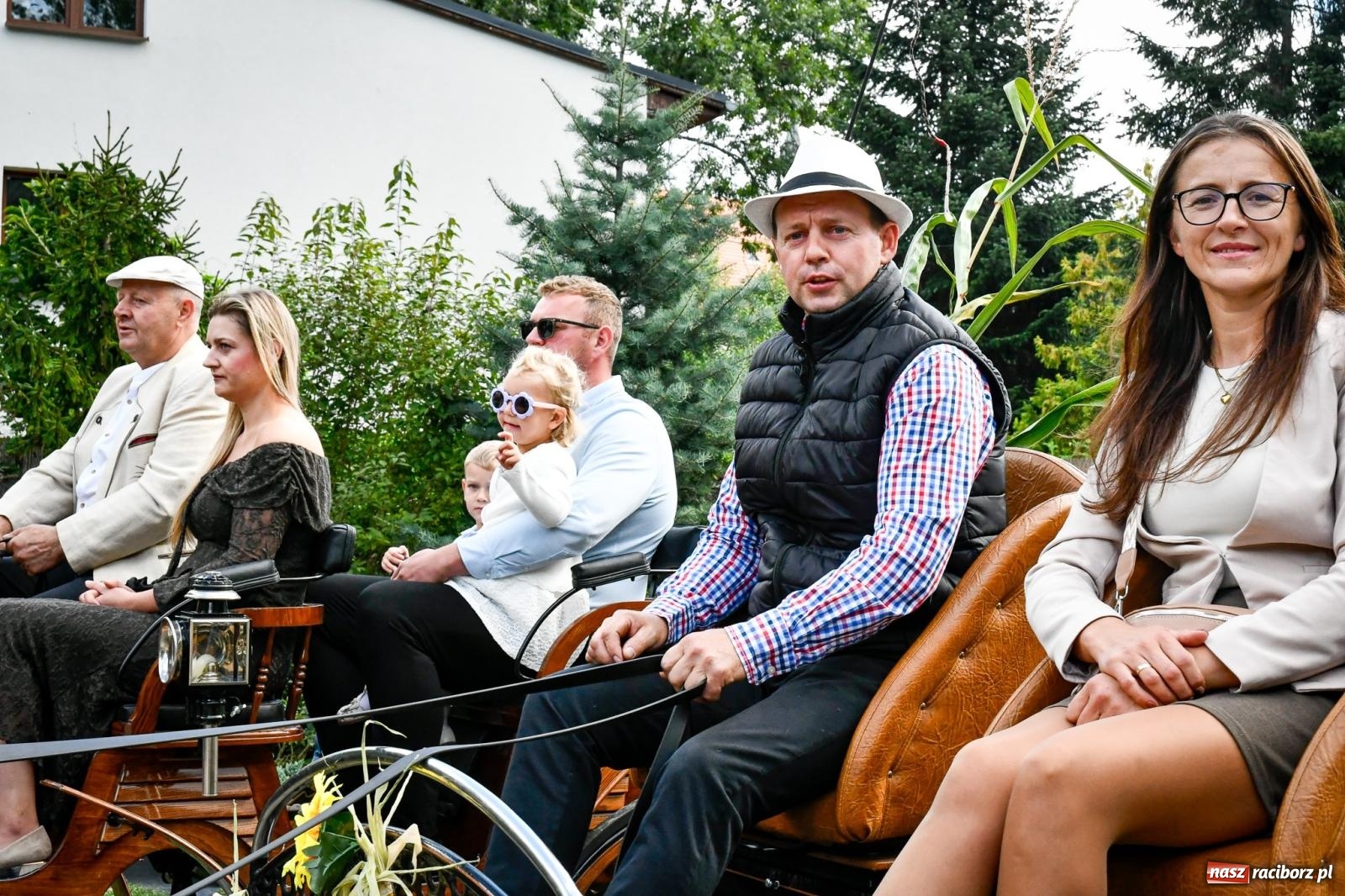 Zdjęcie w galerii na portalu naszraciborz.pl: Krowiarki gospodarzem dożynek gminy Pietrowice Wielkie. Korowód i pomnik Ciapka wiadomości z regionu